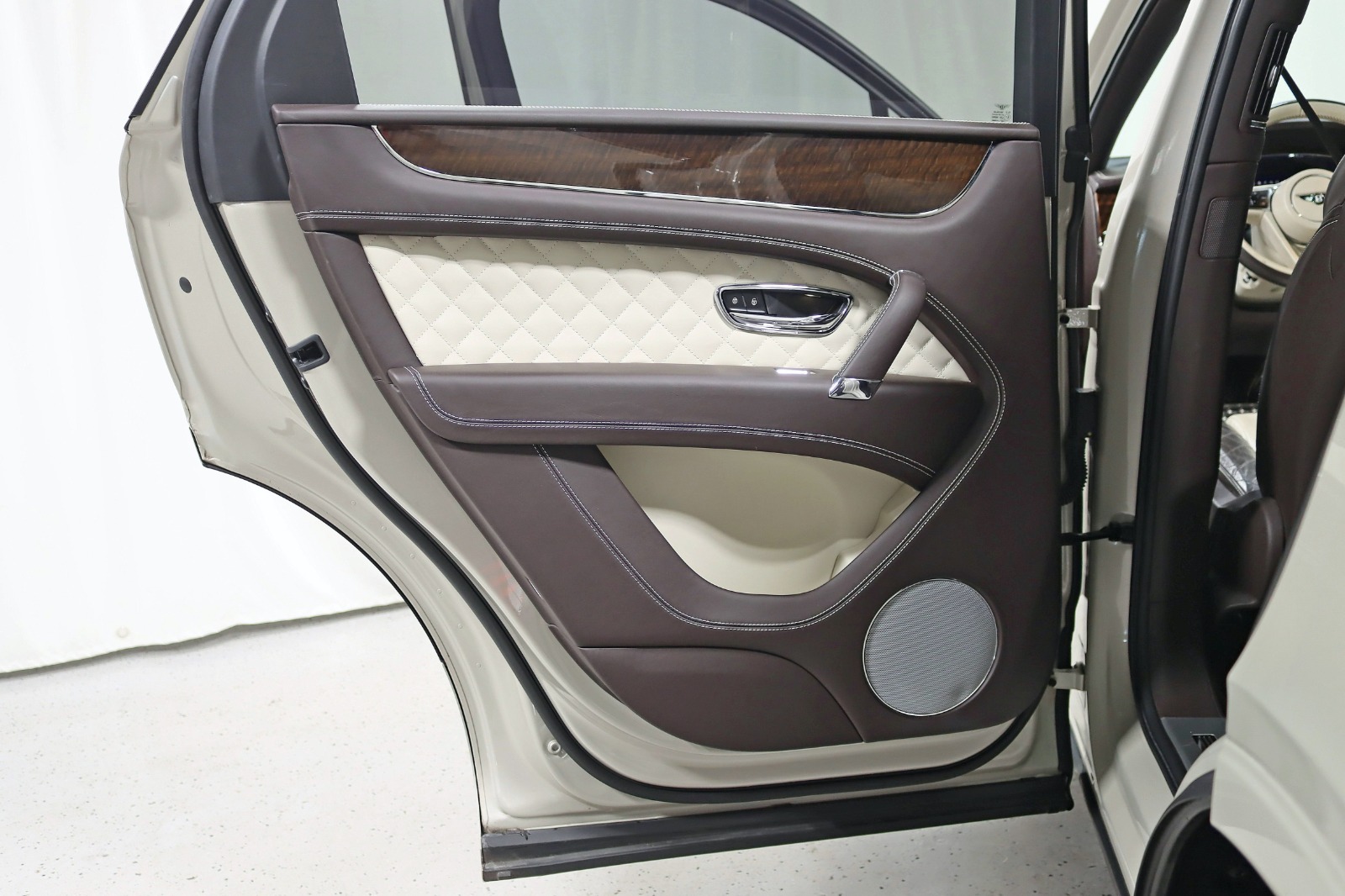 2018 BENTLEY BENTAYGA - Image 37