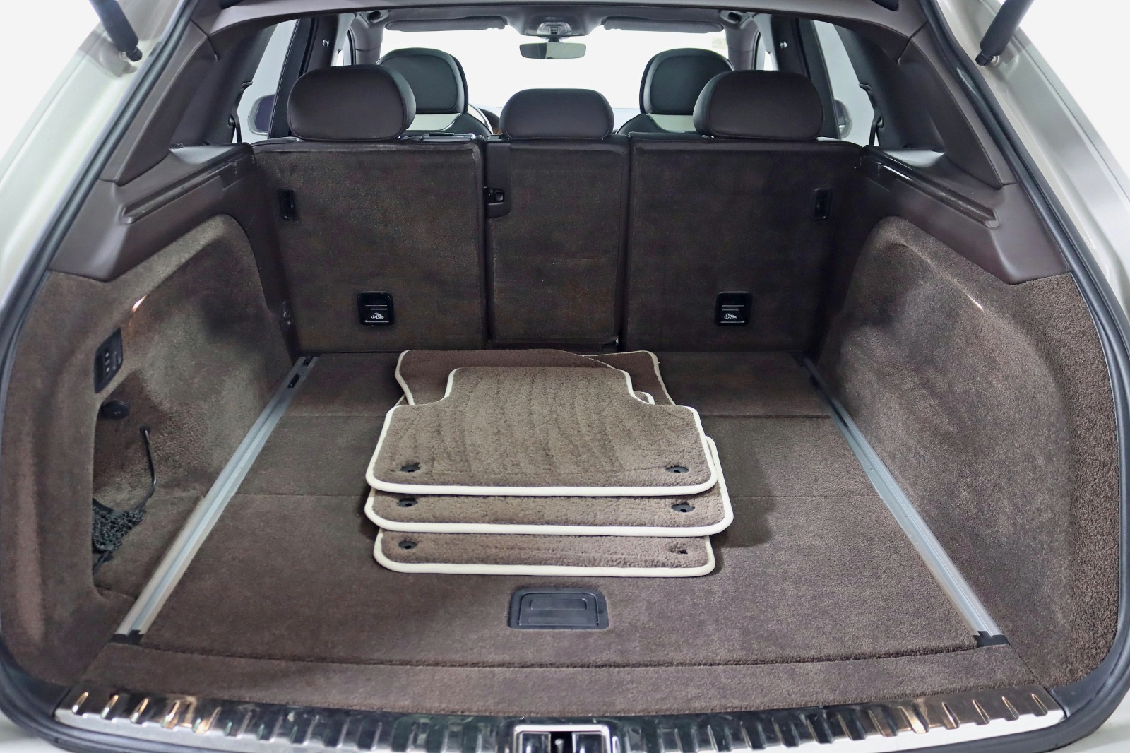 2018 BENTLEY BENTAYGA - Image 40