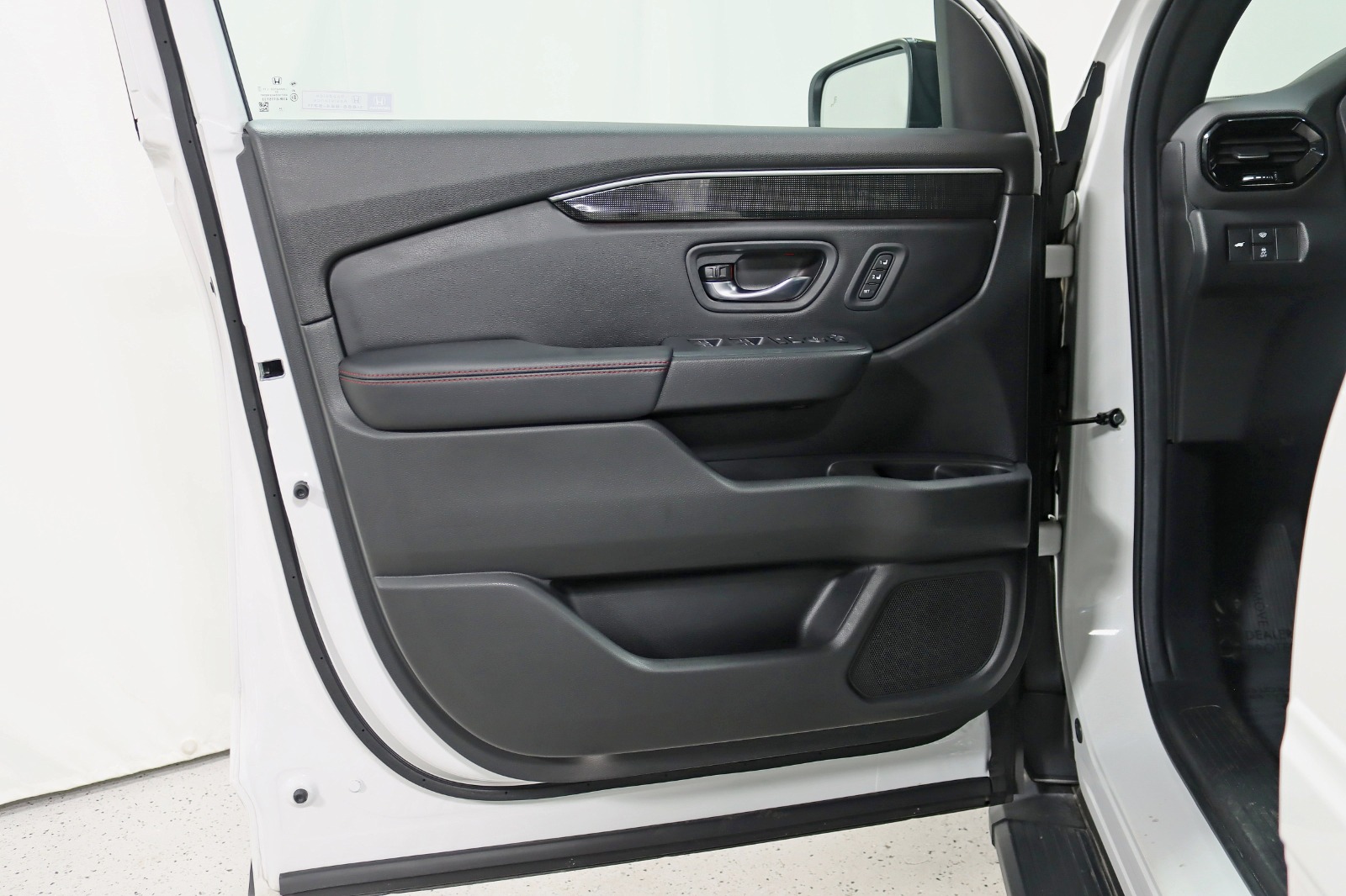 2025 HONDA PILOT - Image 40