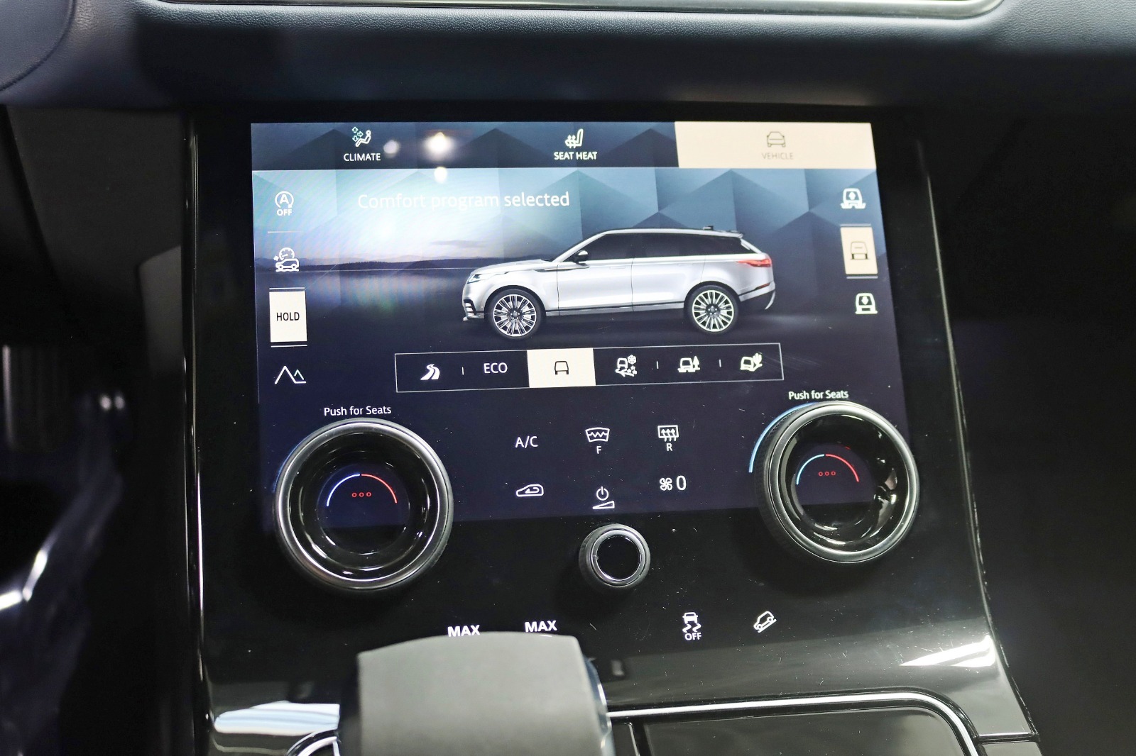 2022 LAND ROVER RANGE ROVER VELAR - Image 22