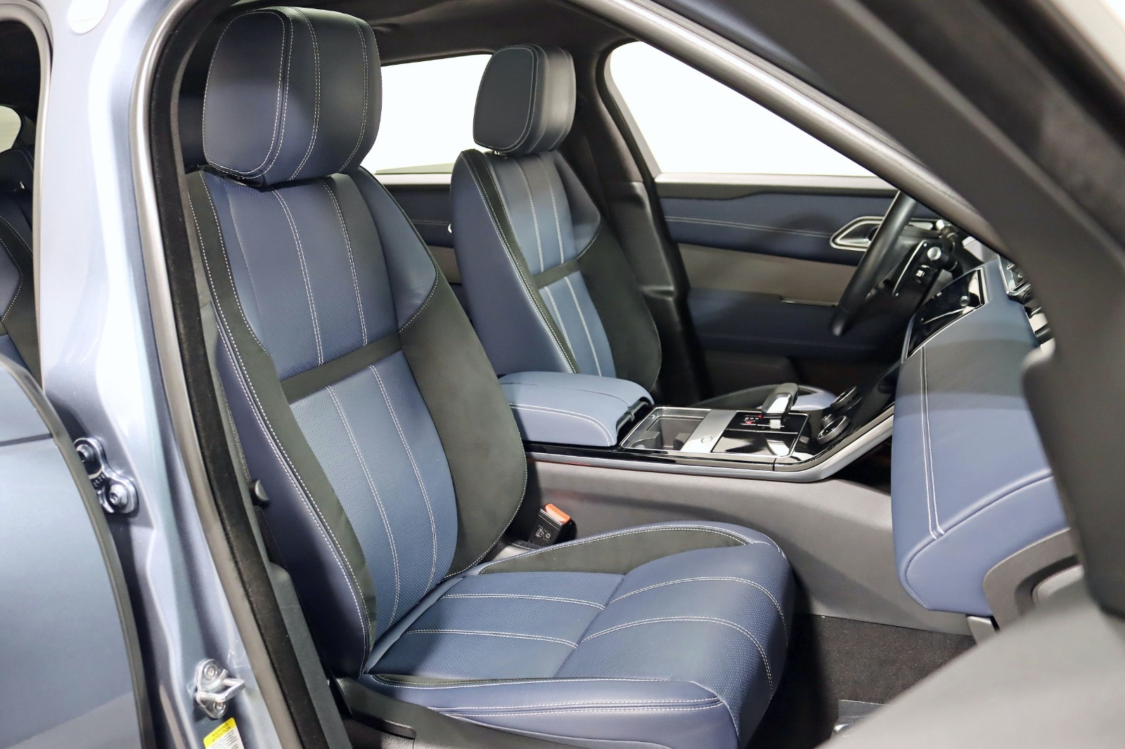 2022 LAND ROVER RANGE ROVER VELAR - Image 25