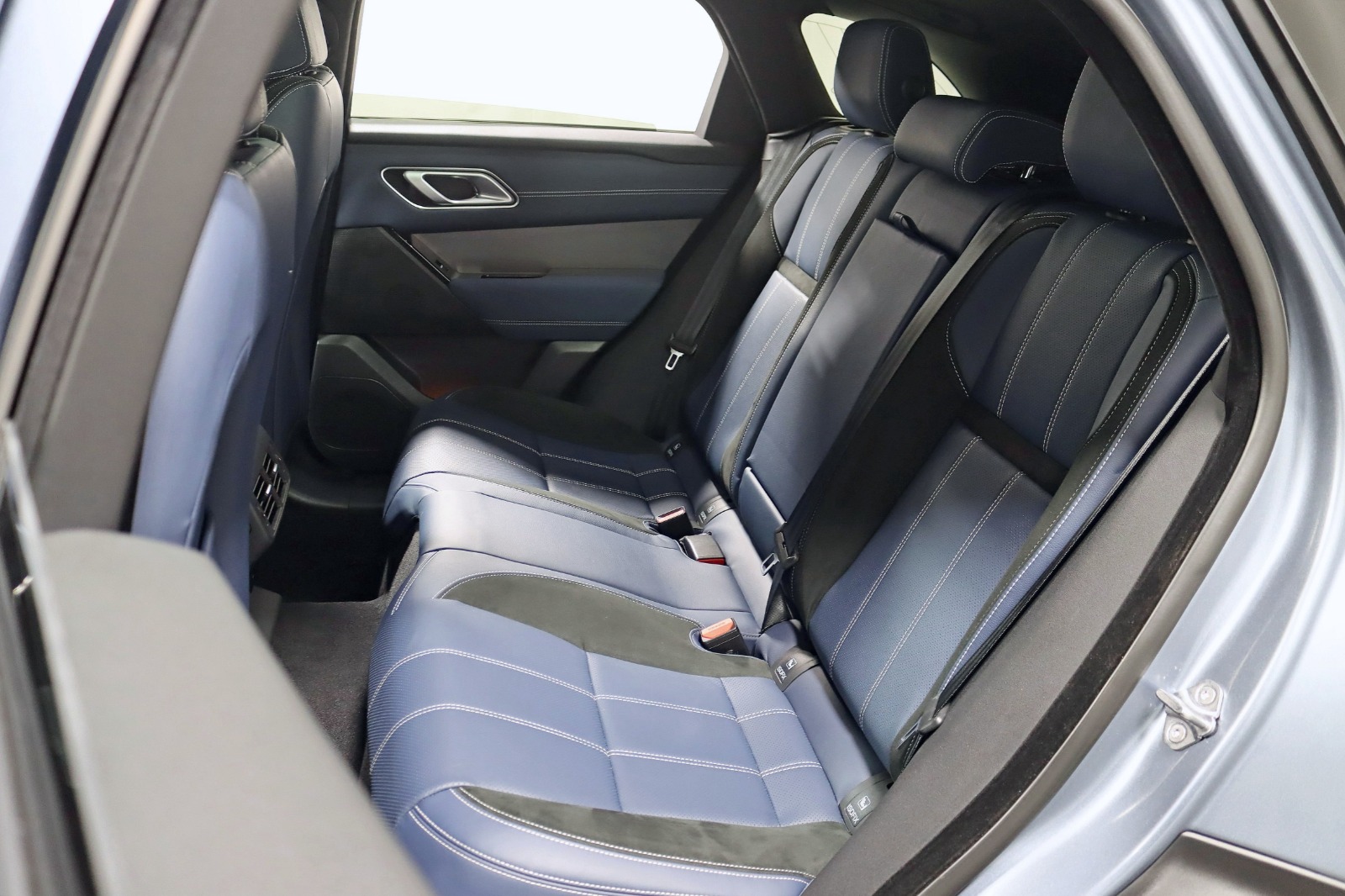 2022 LAND ROVER RANGE ROVER VELAR - Image 26