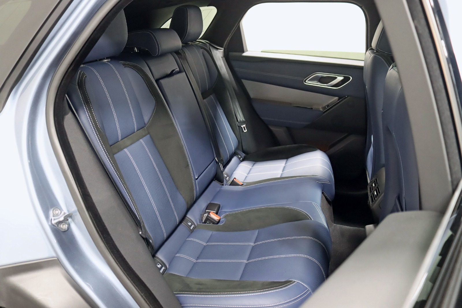 2022 LAND ROVER RANGE ROVER VELAR - Image 27