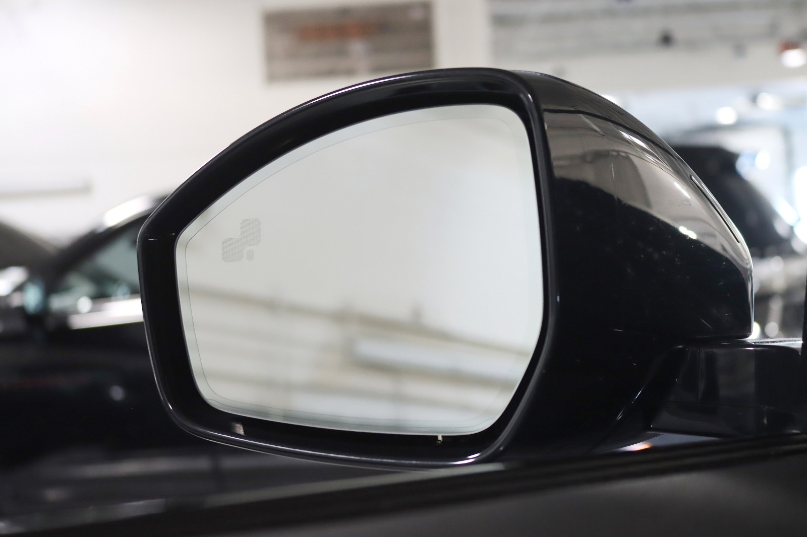 2022 LAND ROVER RANGE ROVER VELAR - Image 30