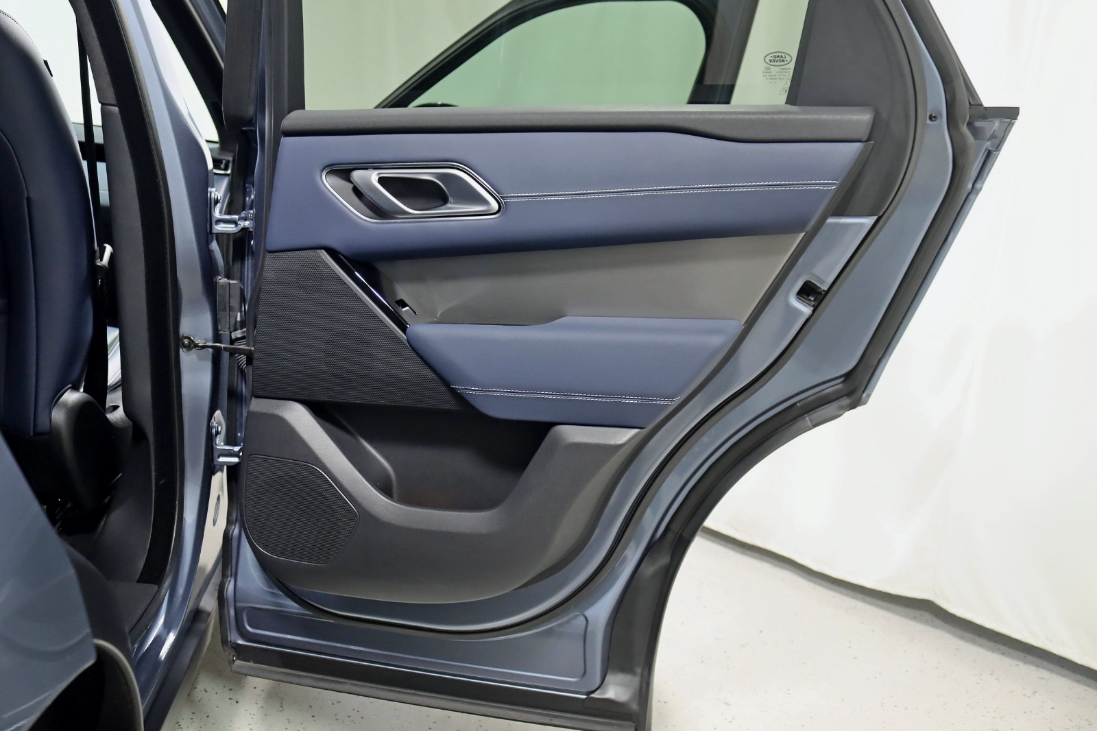 2022 LAND ROVER RANGE ROVER VELAR - Image 35