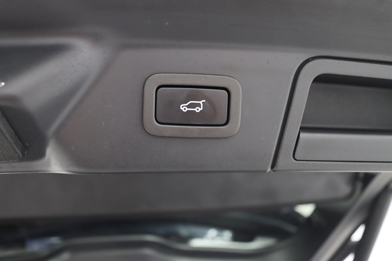 2022 LAND ROVER RANGE ROVER VELAR - Image 37