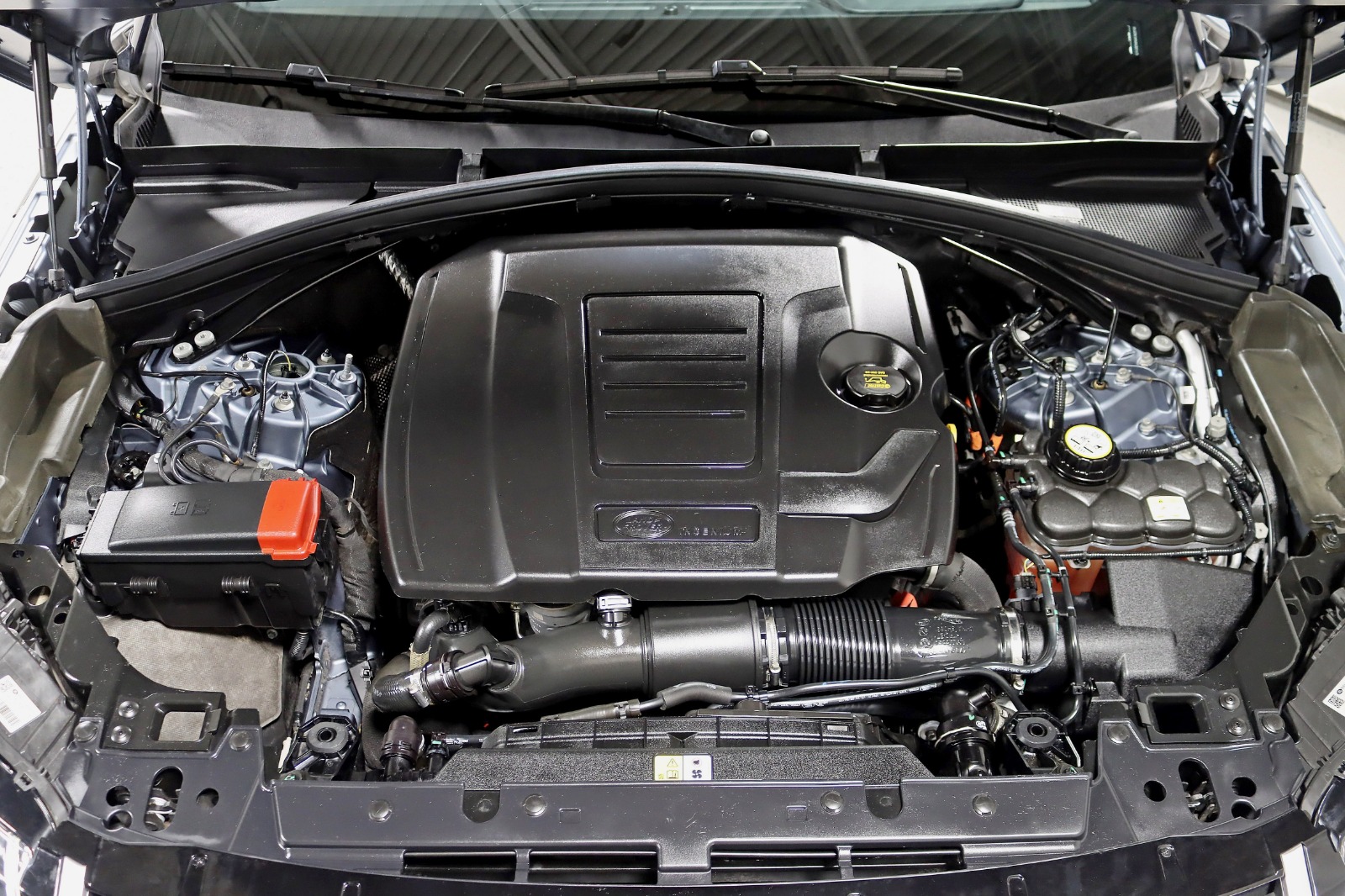 2022 LAND ROVER RANGE ROVER VELAR - Image 38