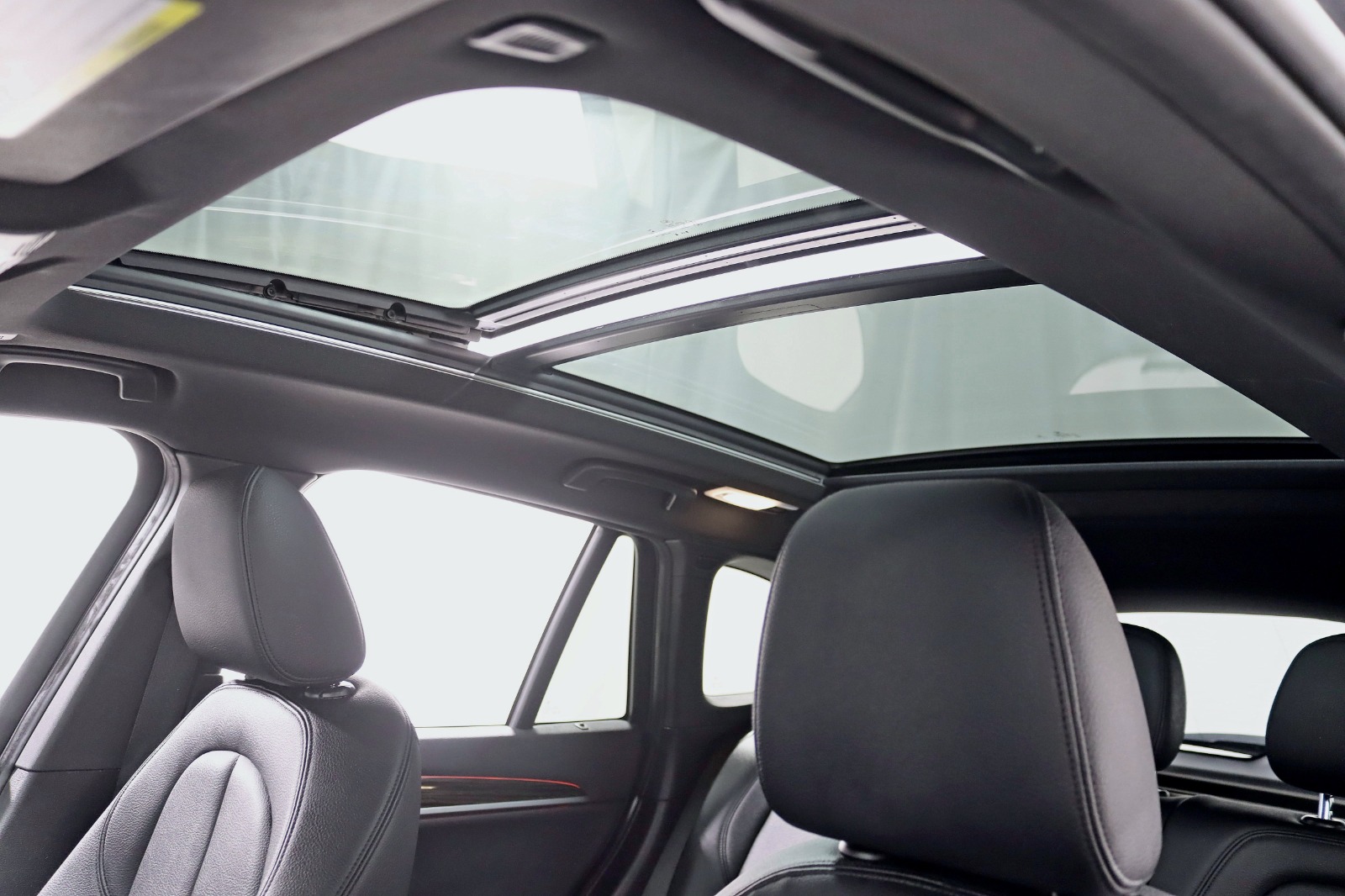 2016 BMW X1 - Image 30