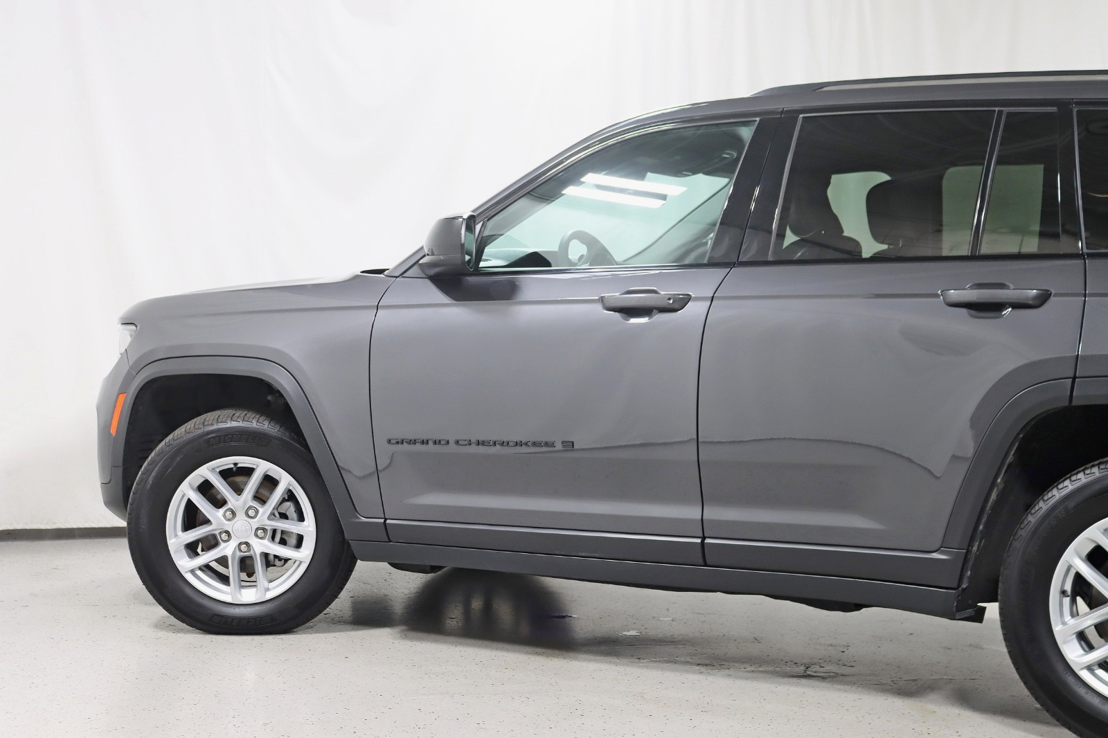 2023 JEEP GRAND CHEROKEE - Image 12