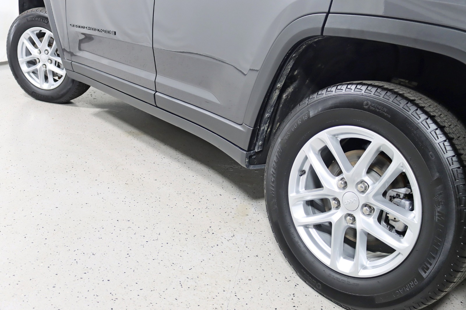 2023 JEEP GRAND CHEROKEE - Image 13