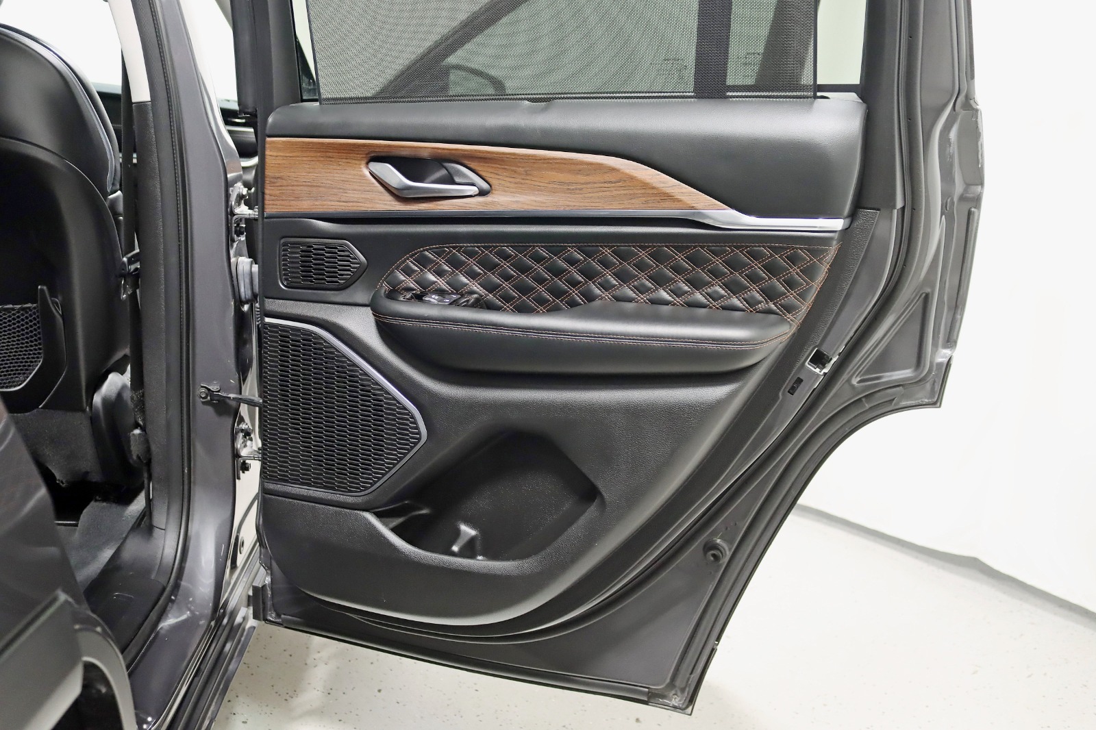 2023 JEEP GRAND CHEROKEE - Image 34