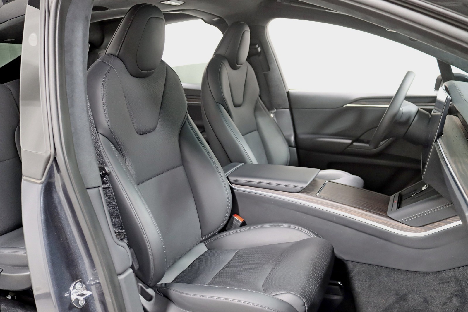 2024 TESLA MODEL X - Image 32