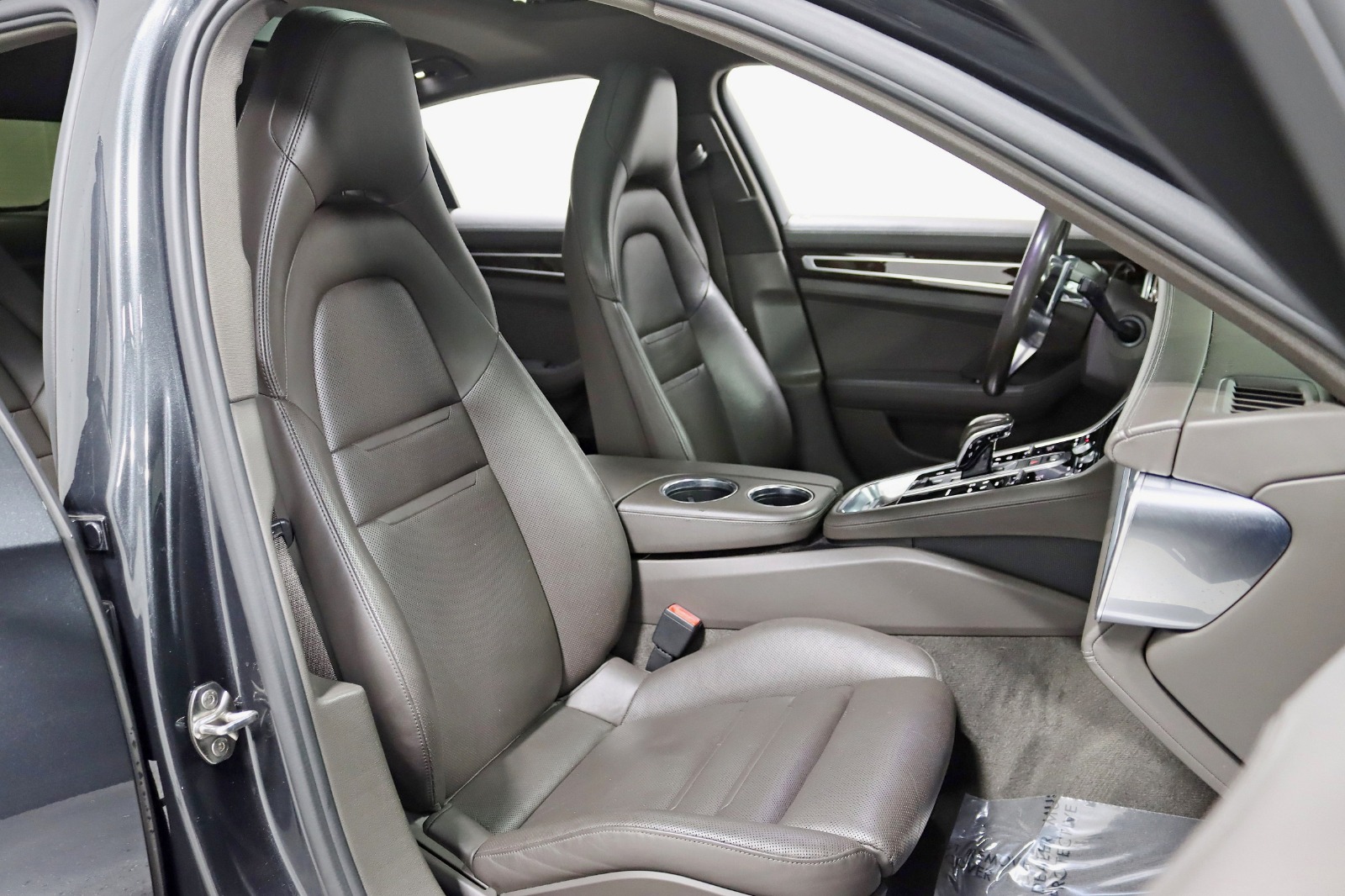 2017 PORSCHE PANAMERA - Image 25