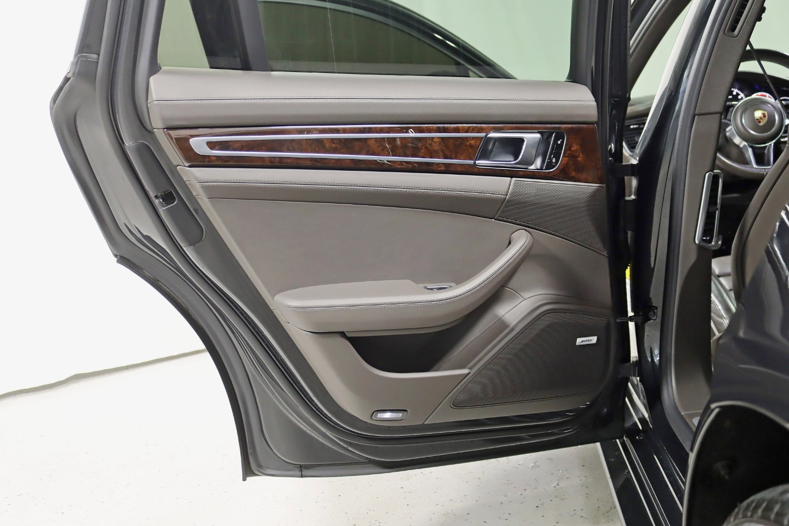 2017 PORSCHE PANAMERA - Image 33