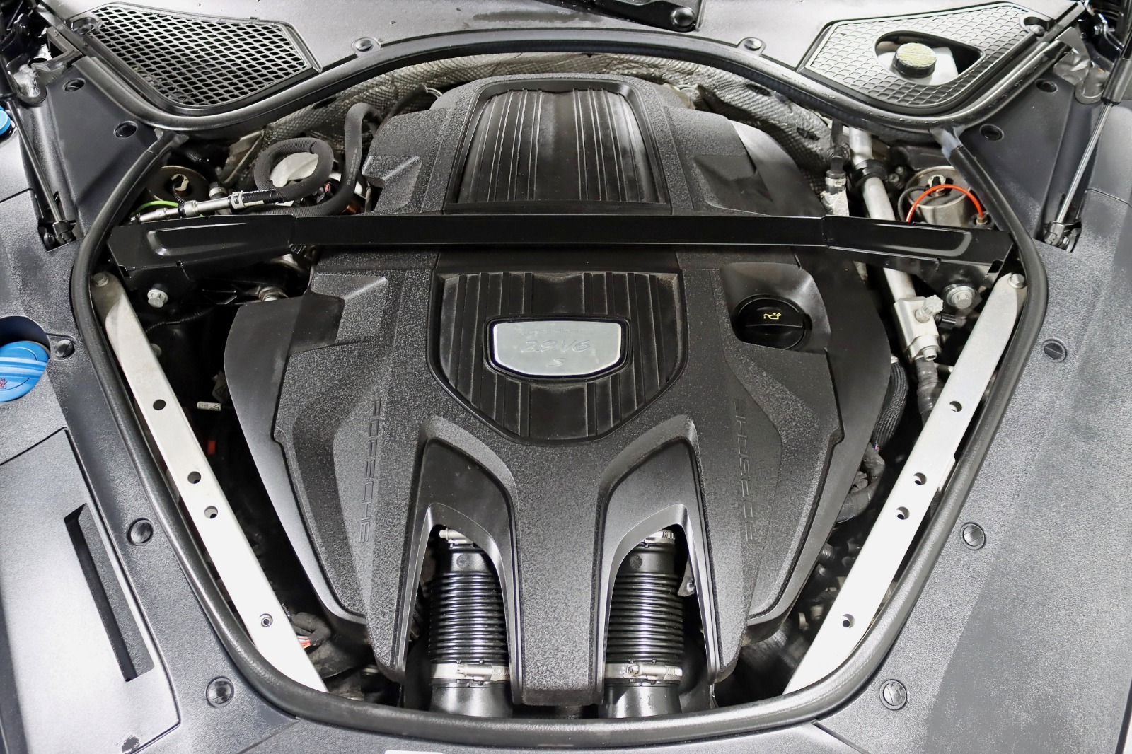 2017 PORSCHE PANAMERA - Image 38