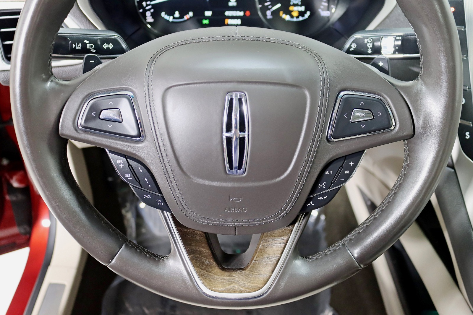 2019 LINCOLN MKZ - Image 17