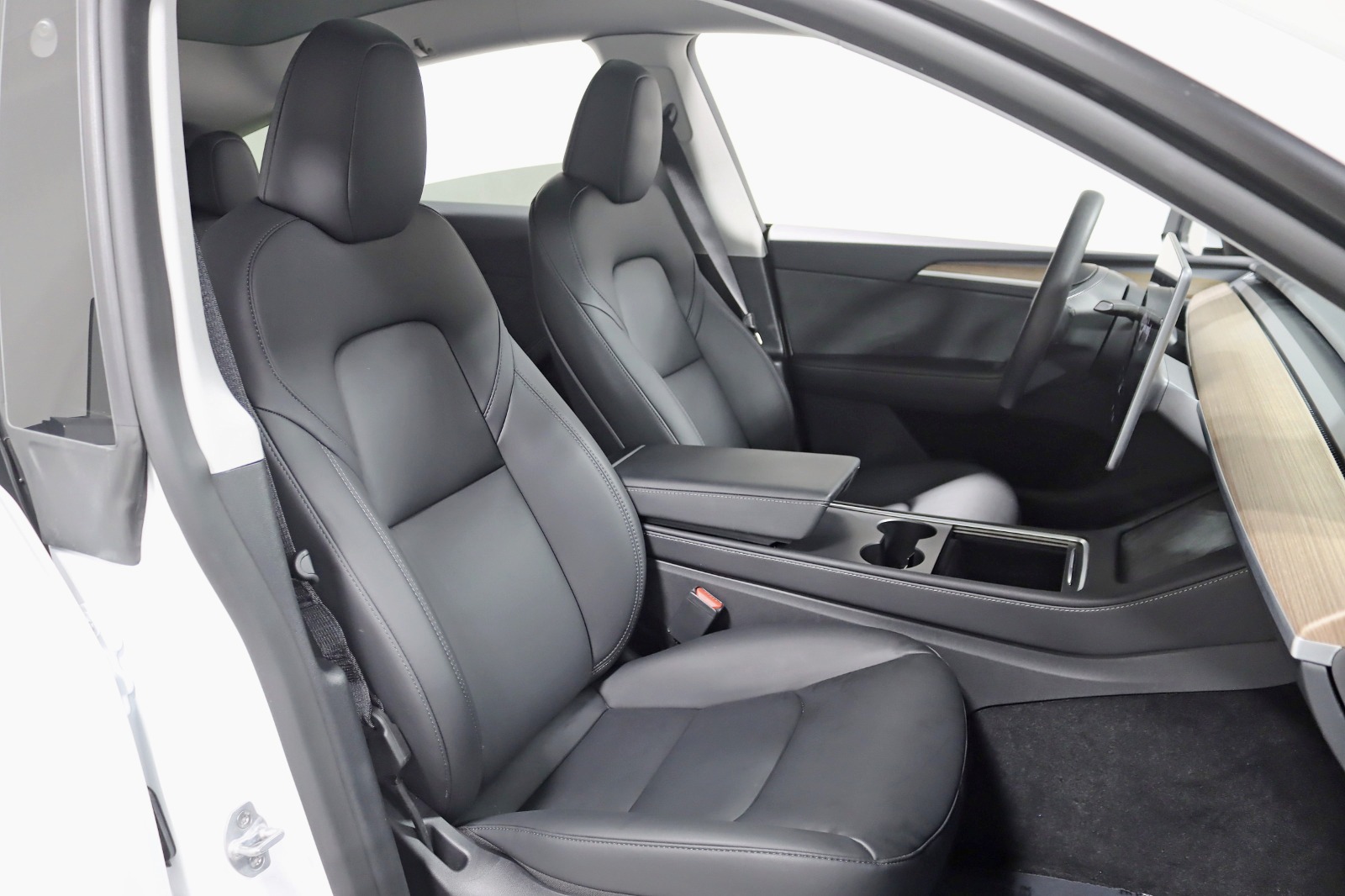 2025 TESLA MODEL Y - Image 29