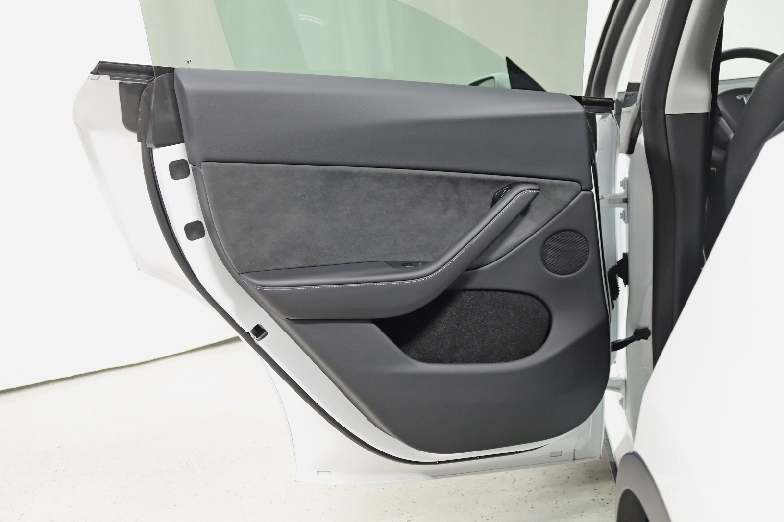 2025 TESLA MODEL Y - Image 36