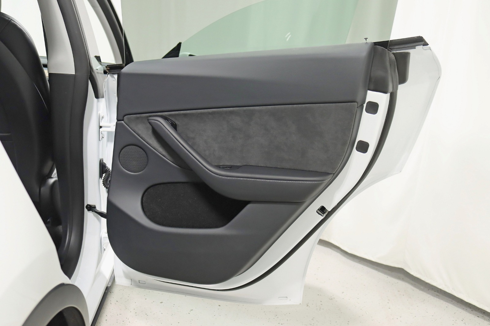 2025 TESLA MODEL Y - Image 37