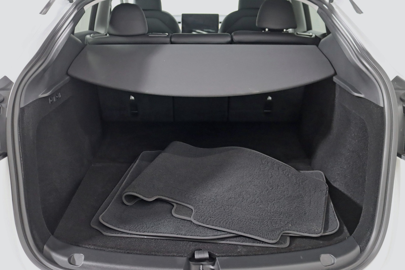 2025 TESLA MODEL Y - Image 38