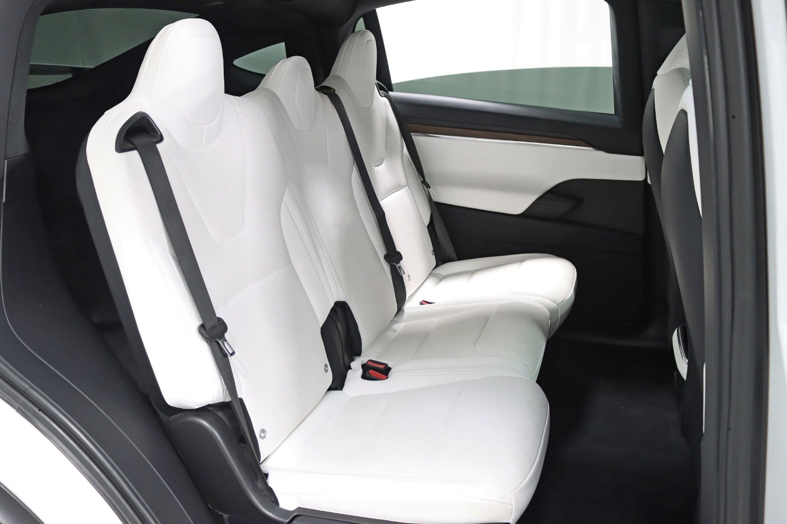 2023 TESLA MODEL X - Image 32