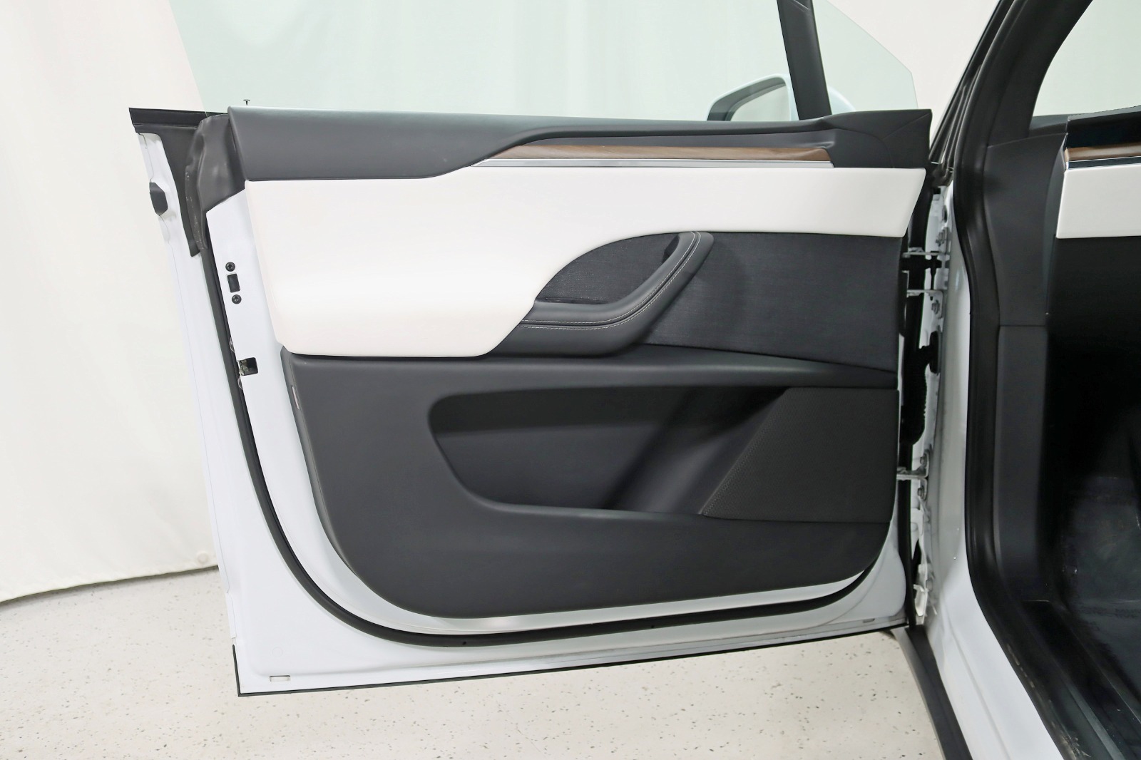 2023 TESLA MODEL X - Image 34