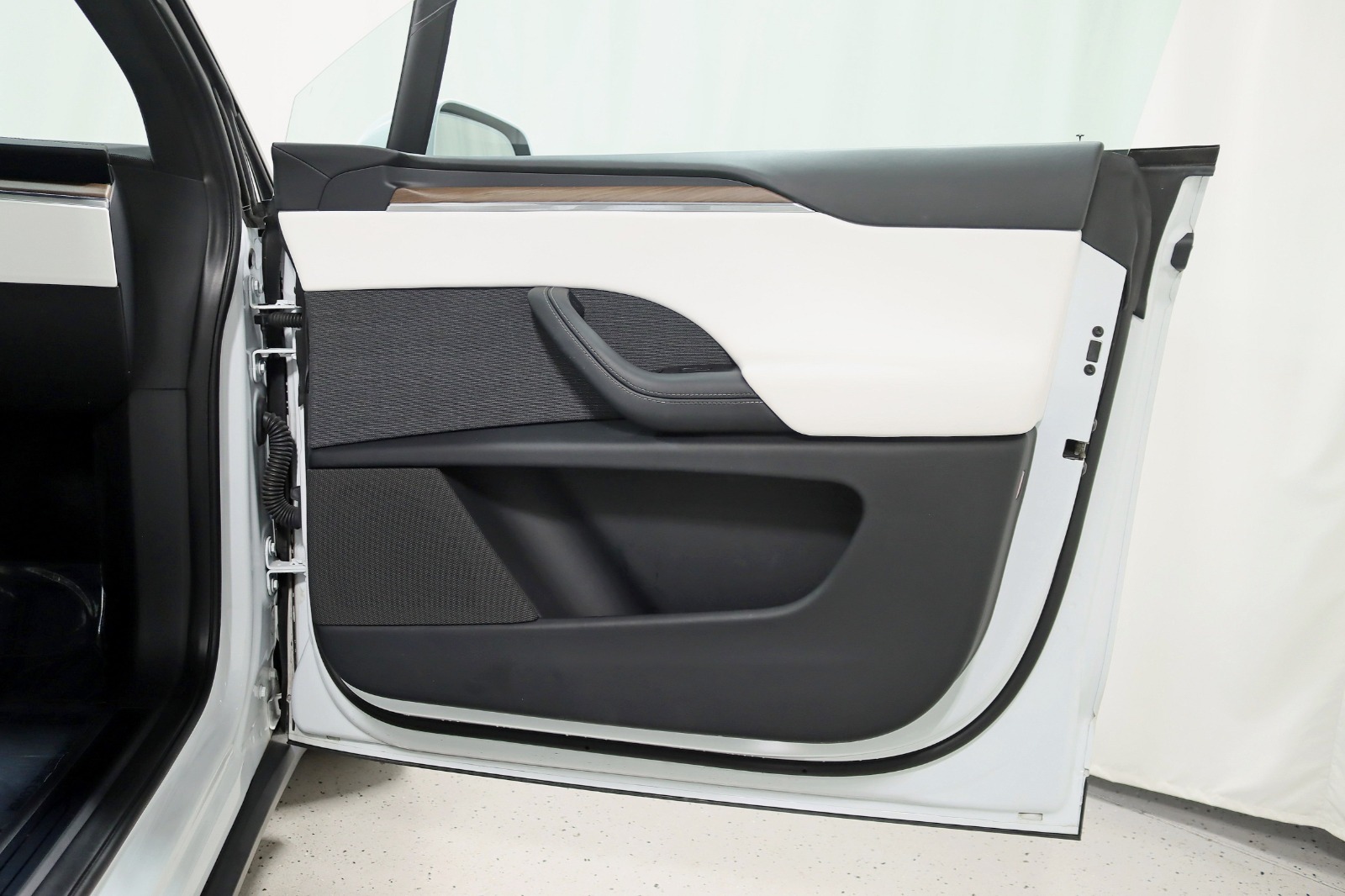 2023 TESLA MODEL X - Image 35