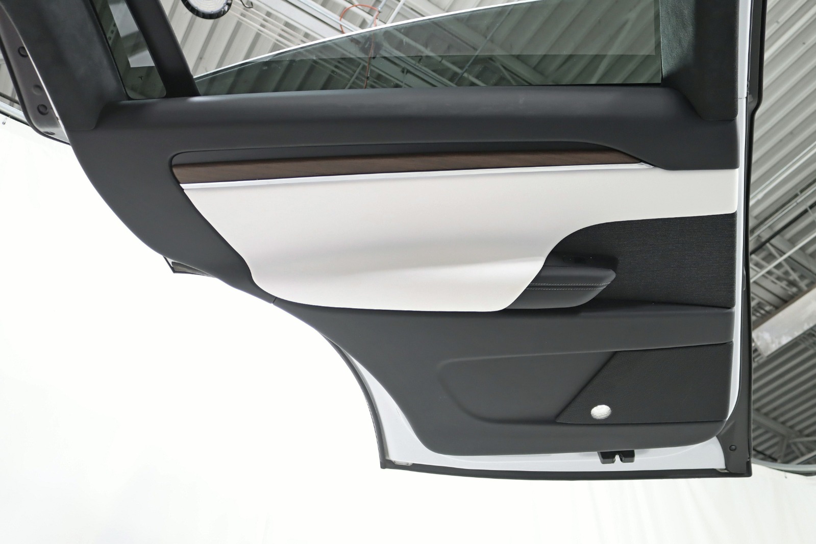 2023 TESLA MODEL X - Image 36