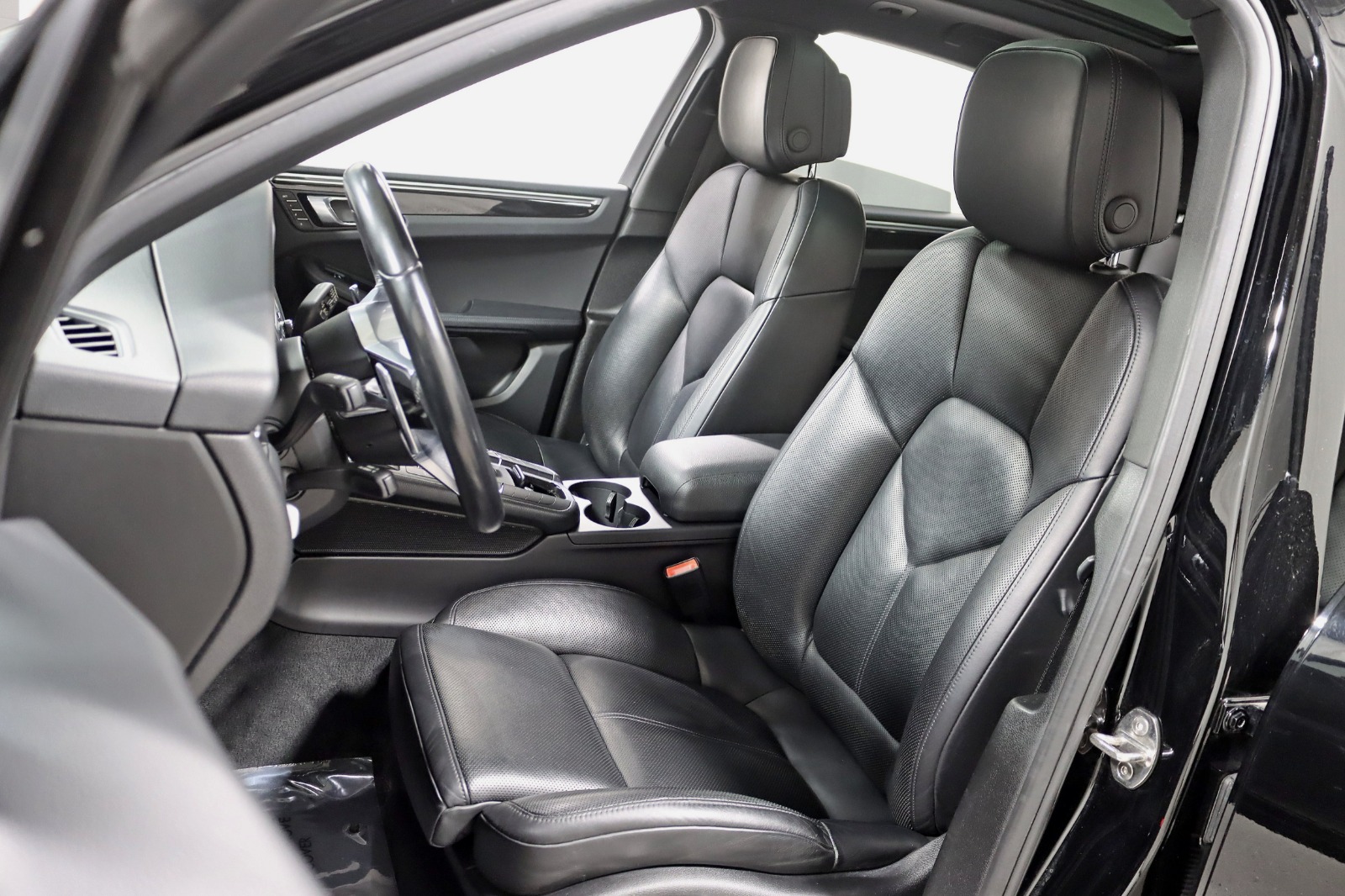 2018 PORSCHE MACAN - Image 24