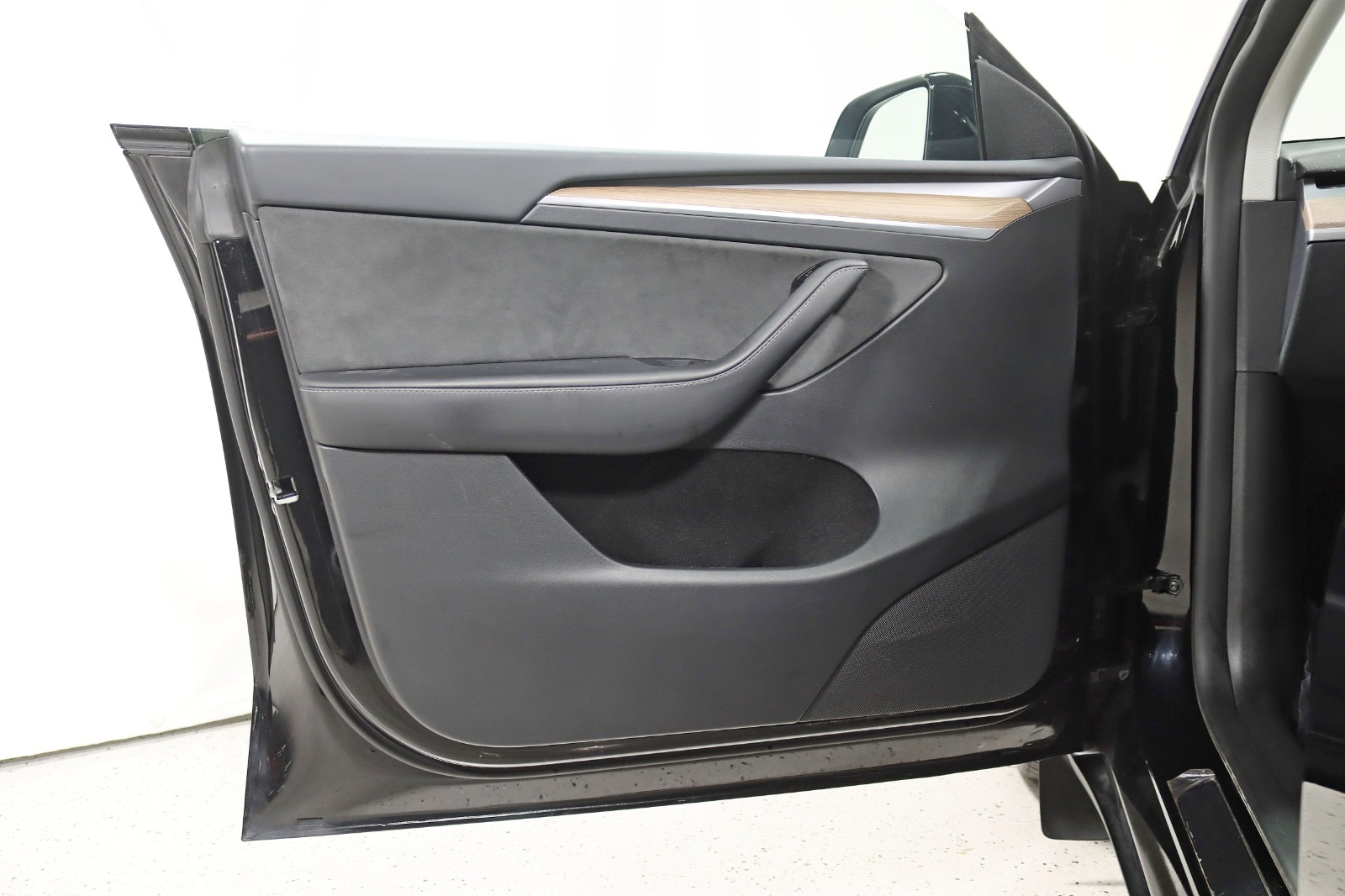 2024 TESLA MODEL Y - Image 35