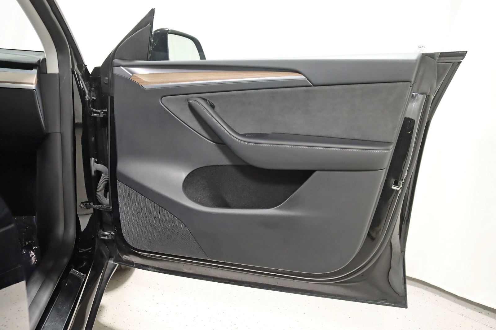 2024 TESLA MODEL Y - Image 36