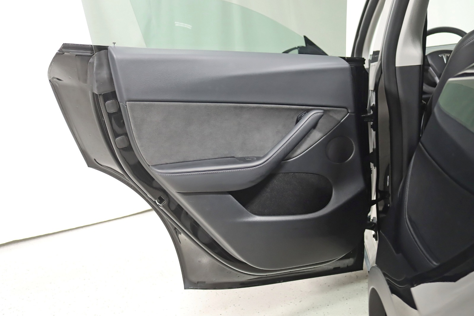 2024 TESLA MODEL Y - Image 37