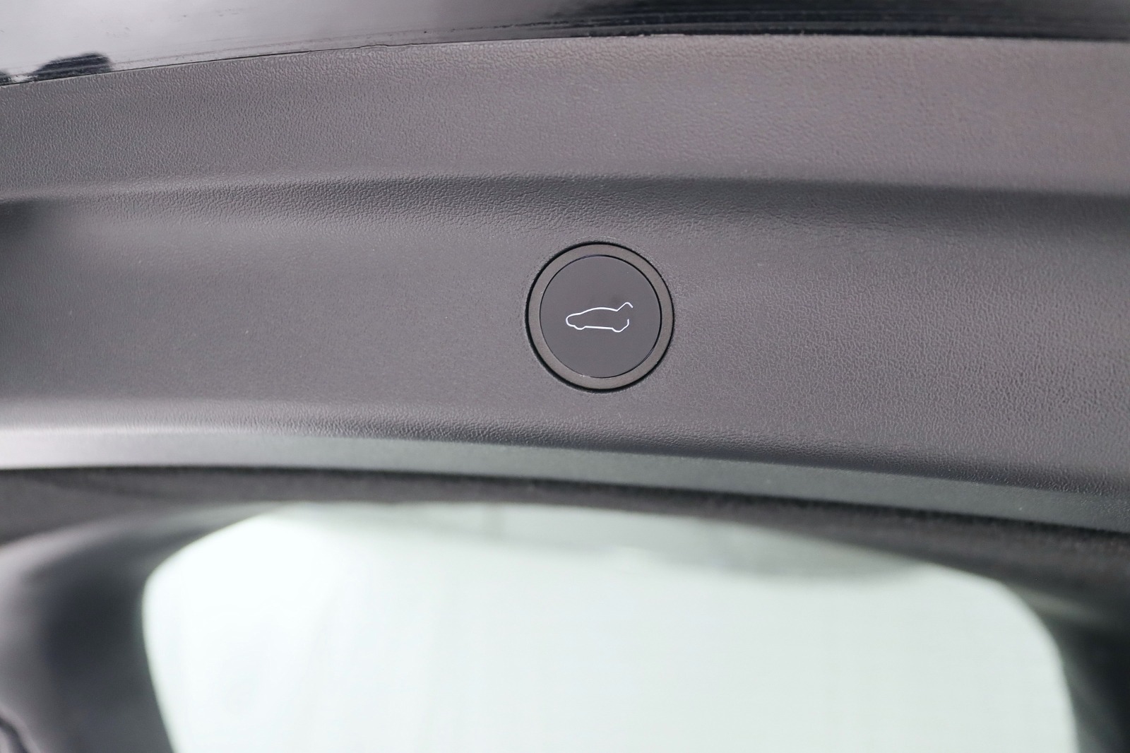 2024 TESLA MODEL Y - Image 40