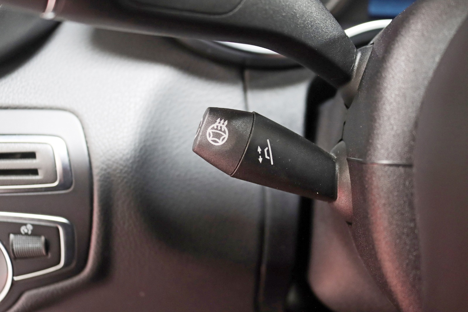 2019 MERCEDES-BENZ C-CLASS - Image 17