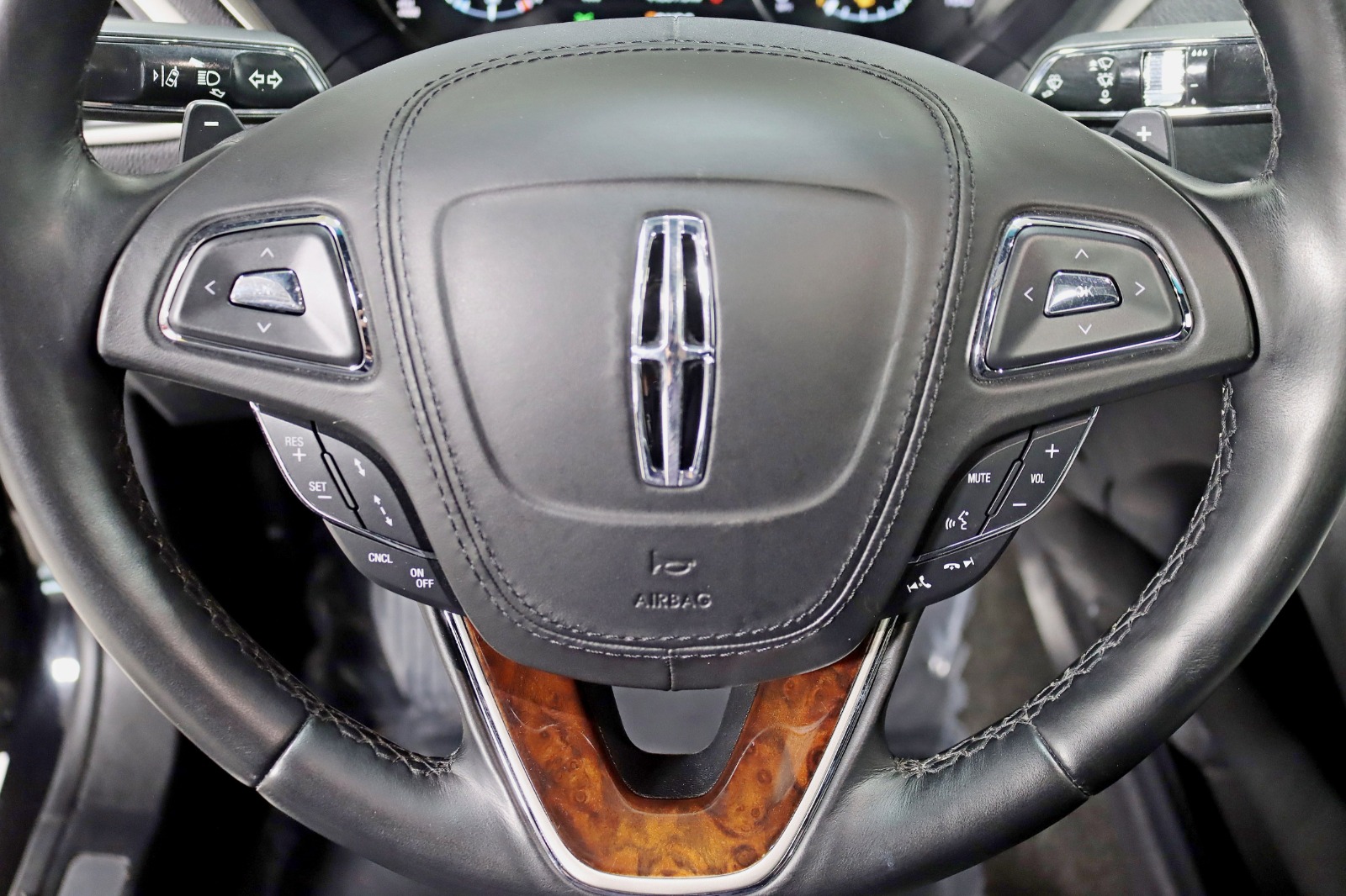 2020 LINCOLN MKZ - Image 17