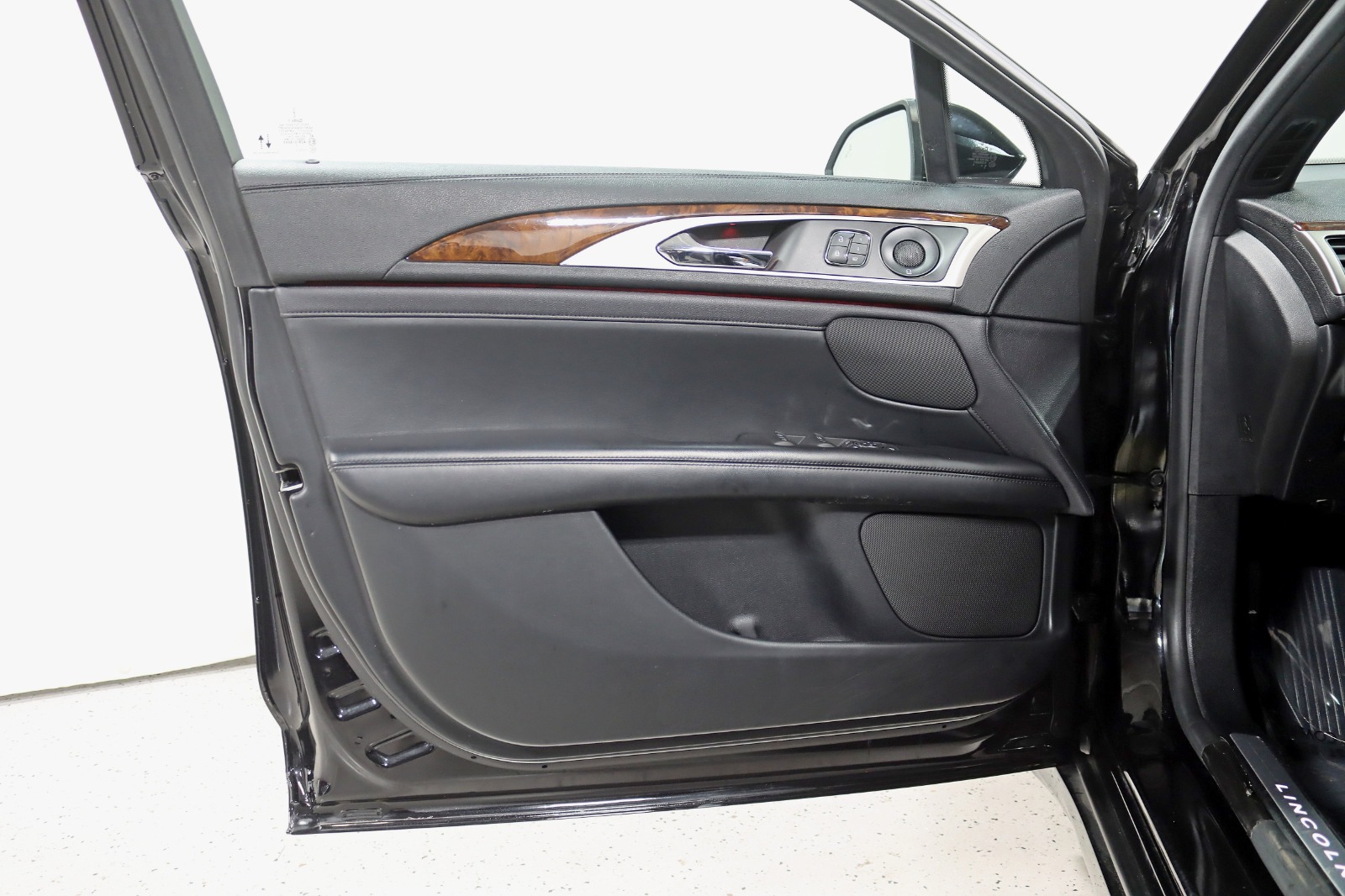 2020 LINCOLN MKZ - Image 32