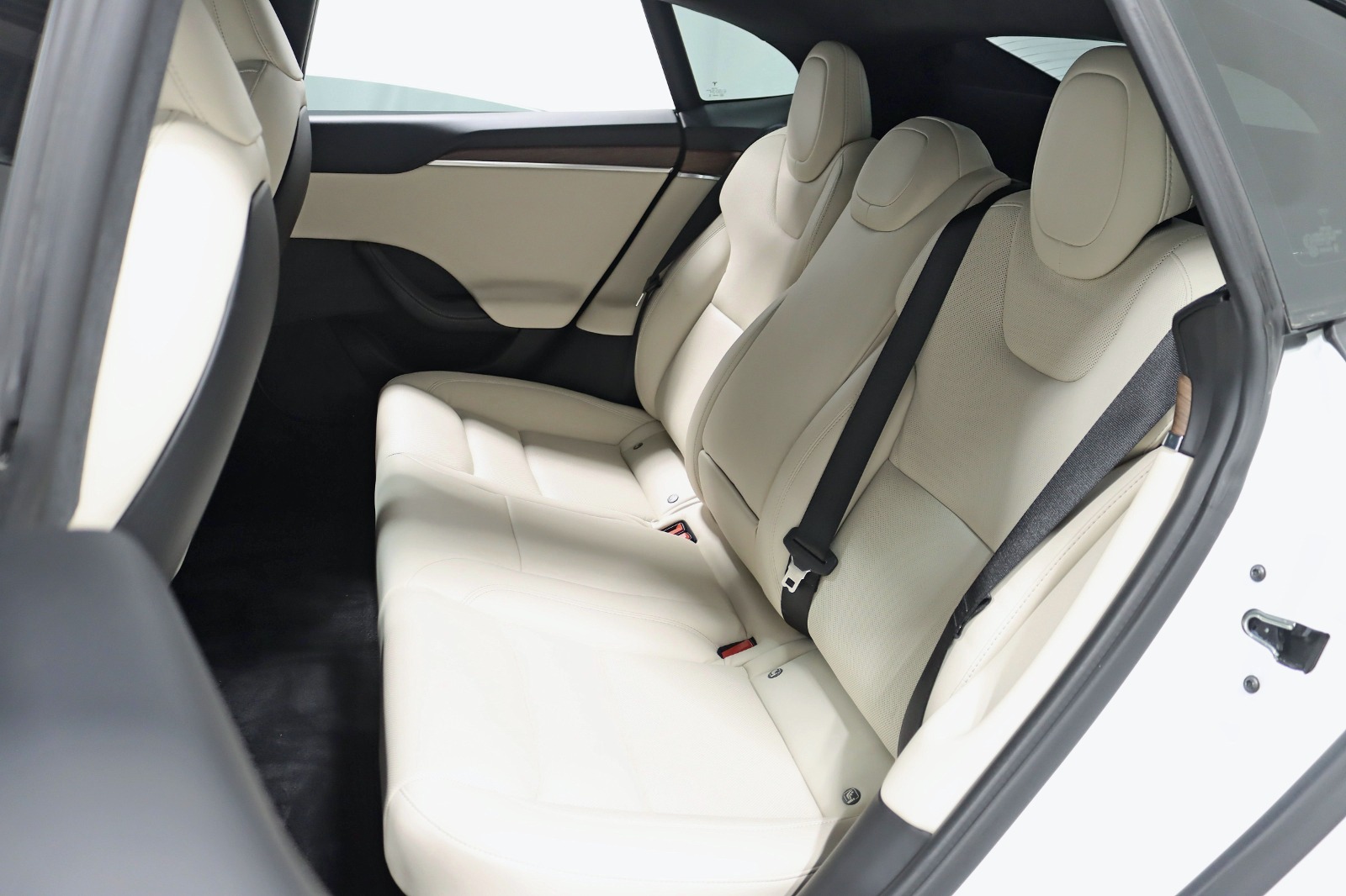 2021 TESLA MODEL S - Image 32