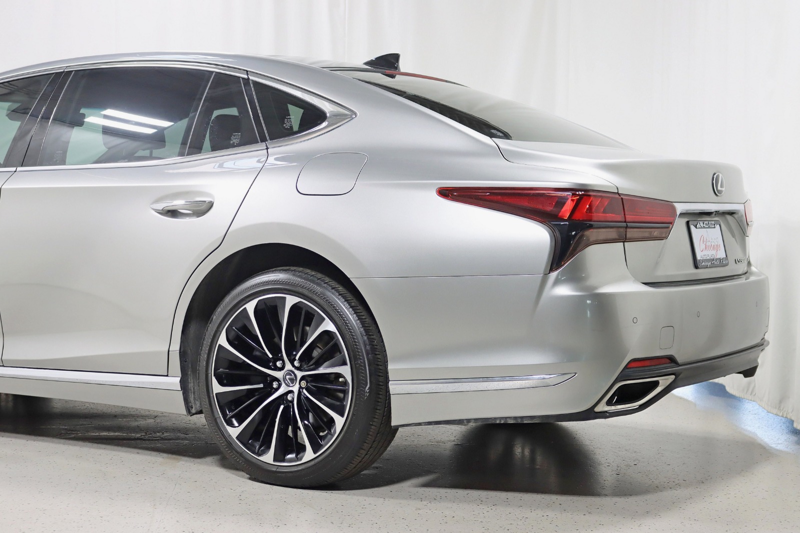 2021 LEXUS LS - Image 10
