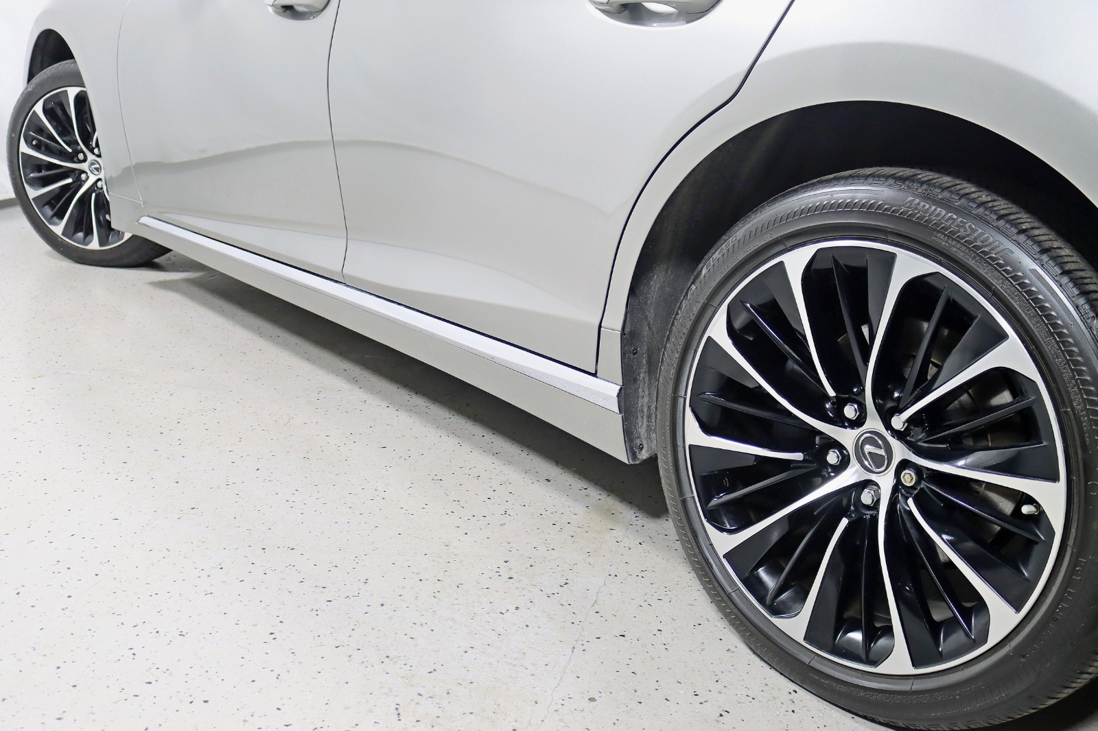 2021 LEXUS LS - Image 12