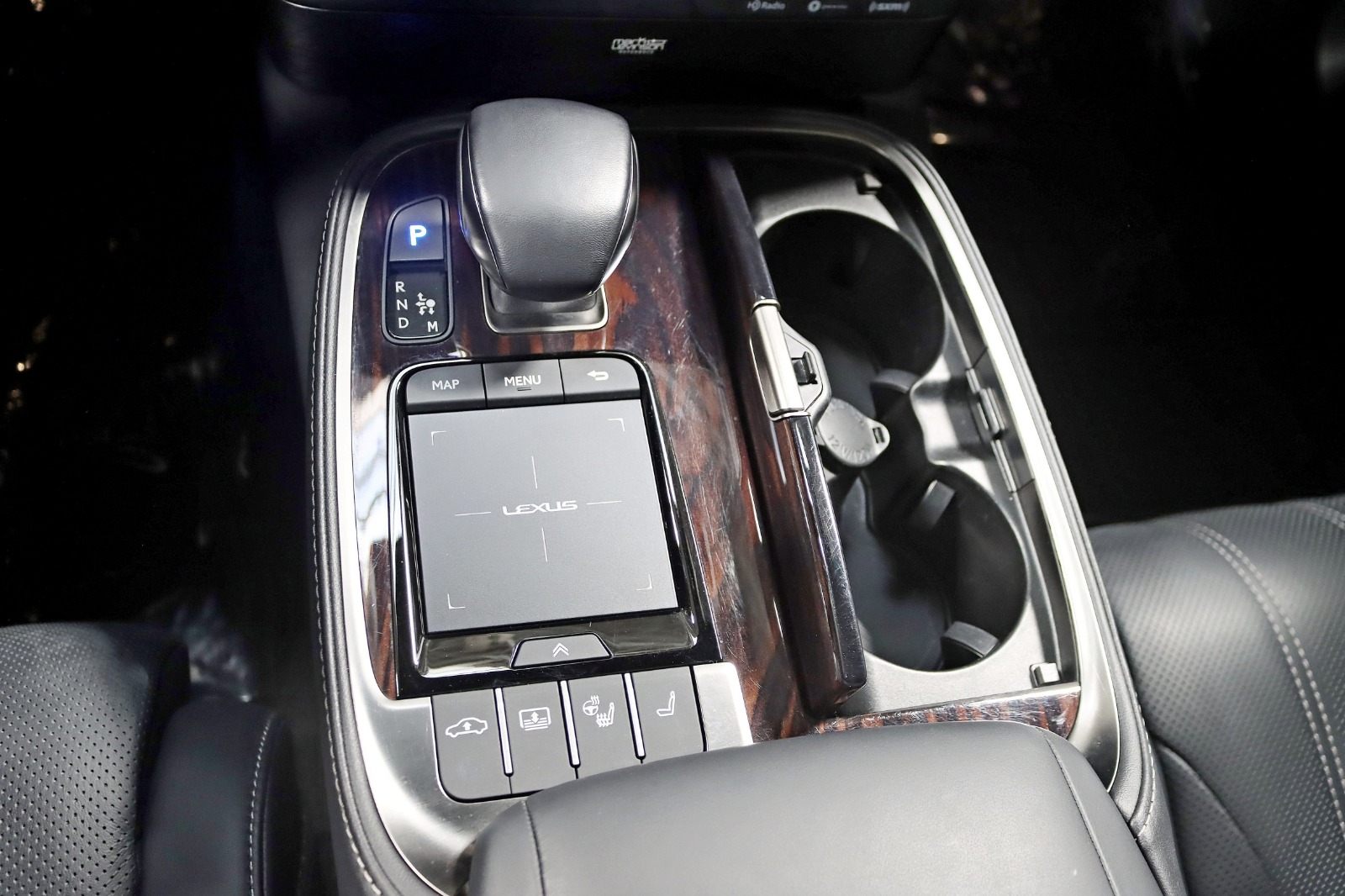 2021 LEXUS LS - Image 25