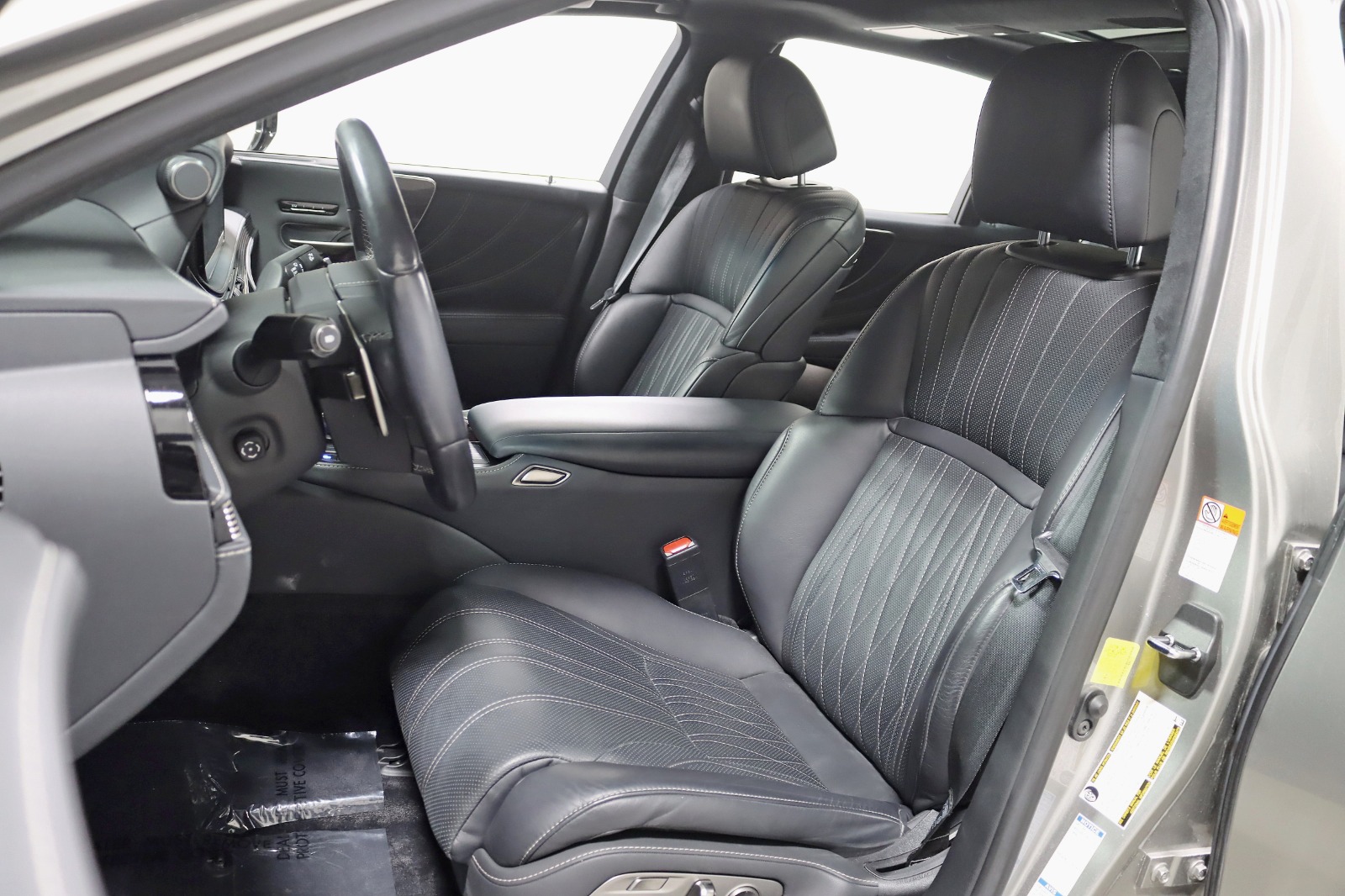 2021 LEXUS LS - Image 27