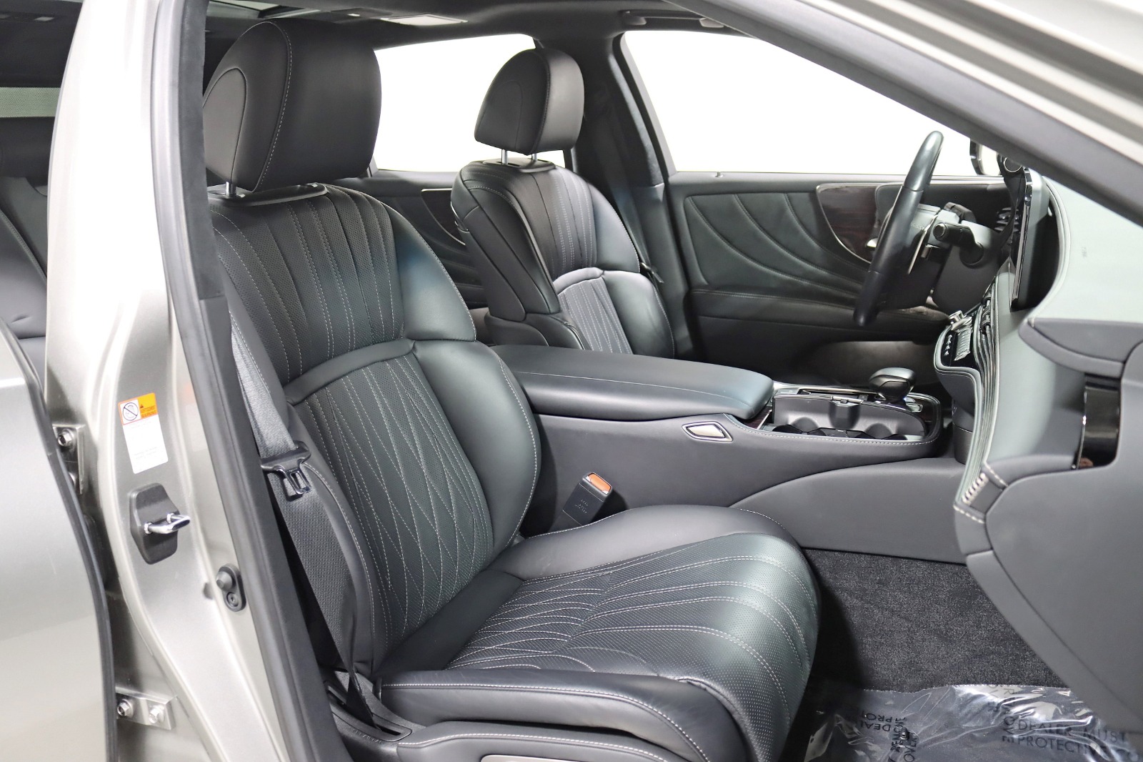 2021 LEXUS LS - Image 28