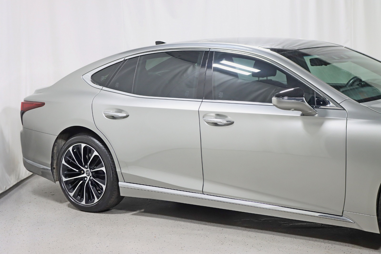 2021 LEXUS LS - Image 3