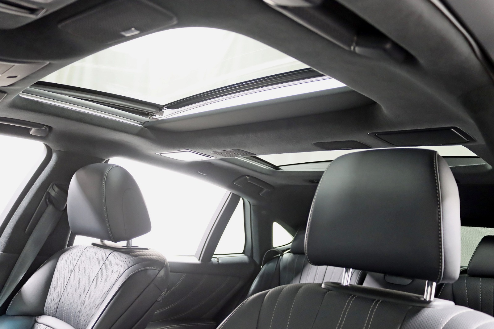 2021 LEXUS LS - Image 31