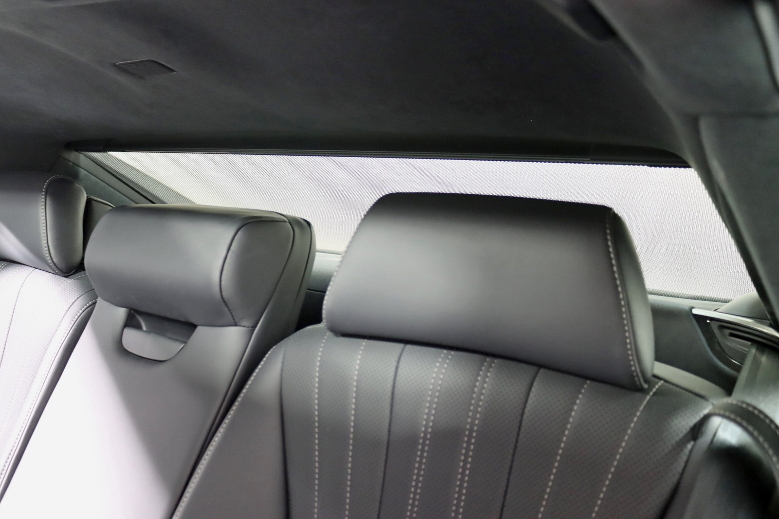 2021 LEXUS LS - Image 32