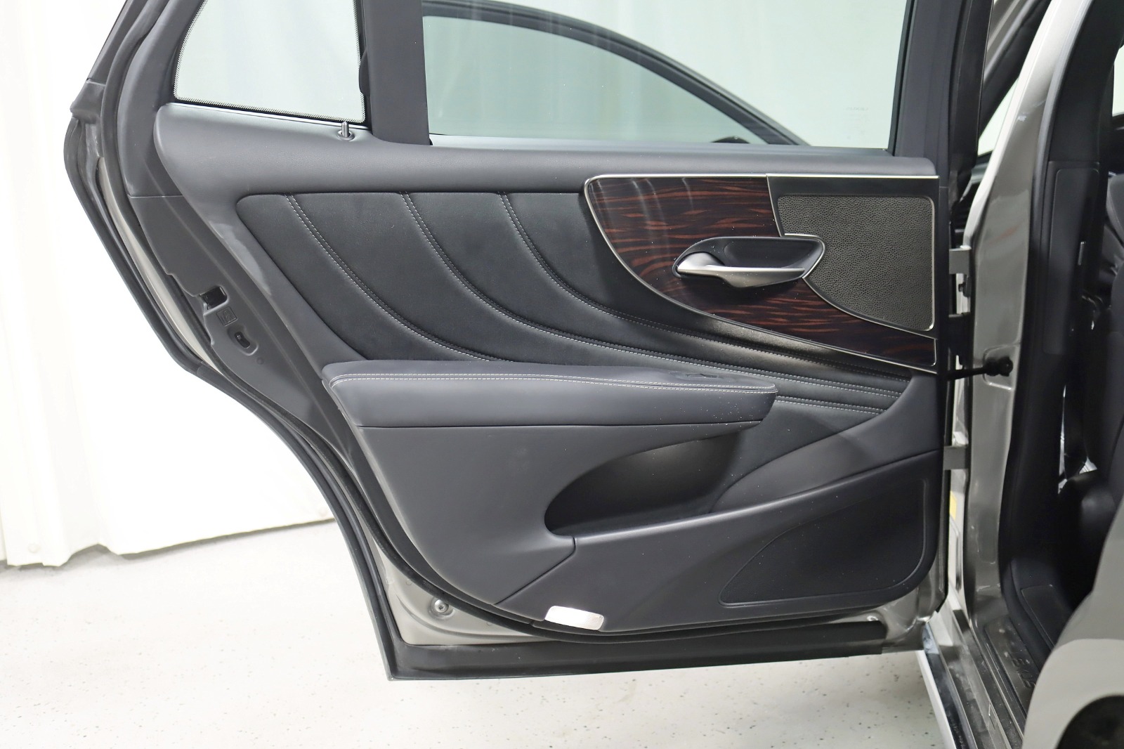 2021 LEXUS LS - Image 36