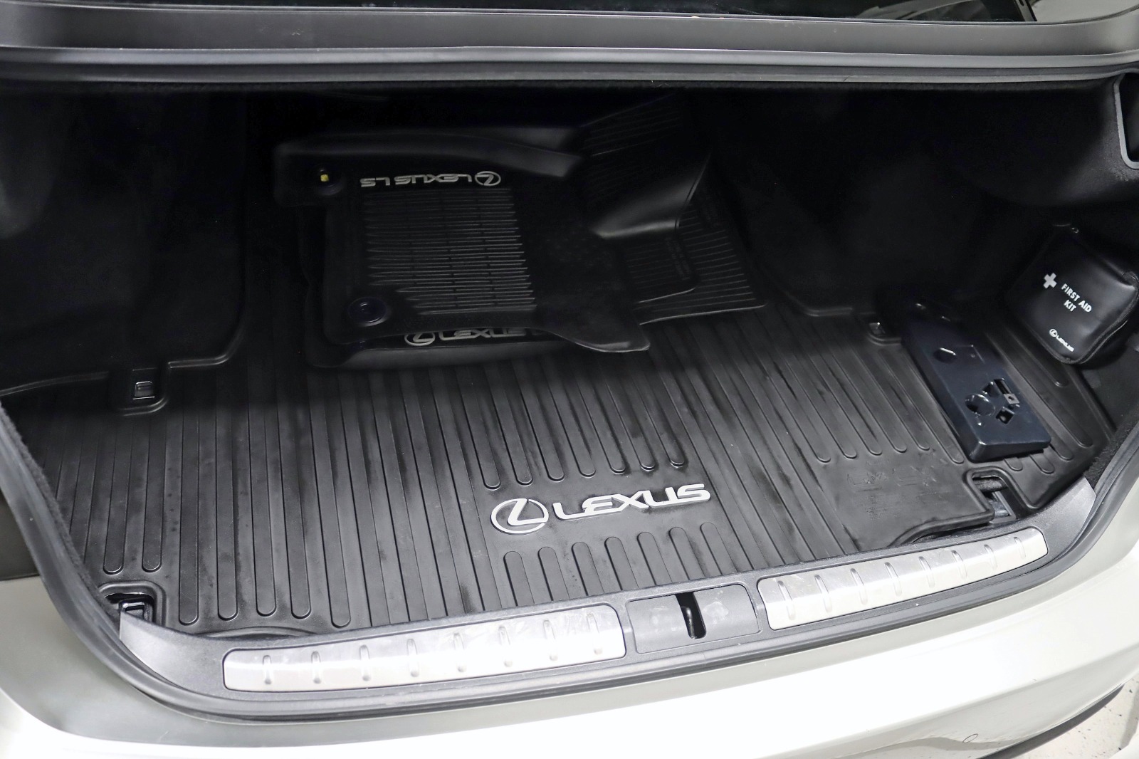 2021 LEXUS LS - Image 39