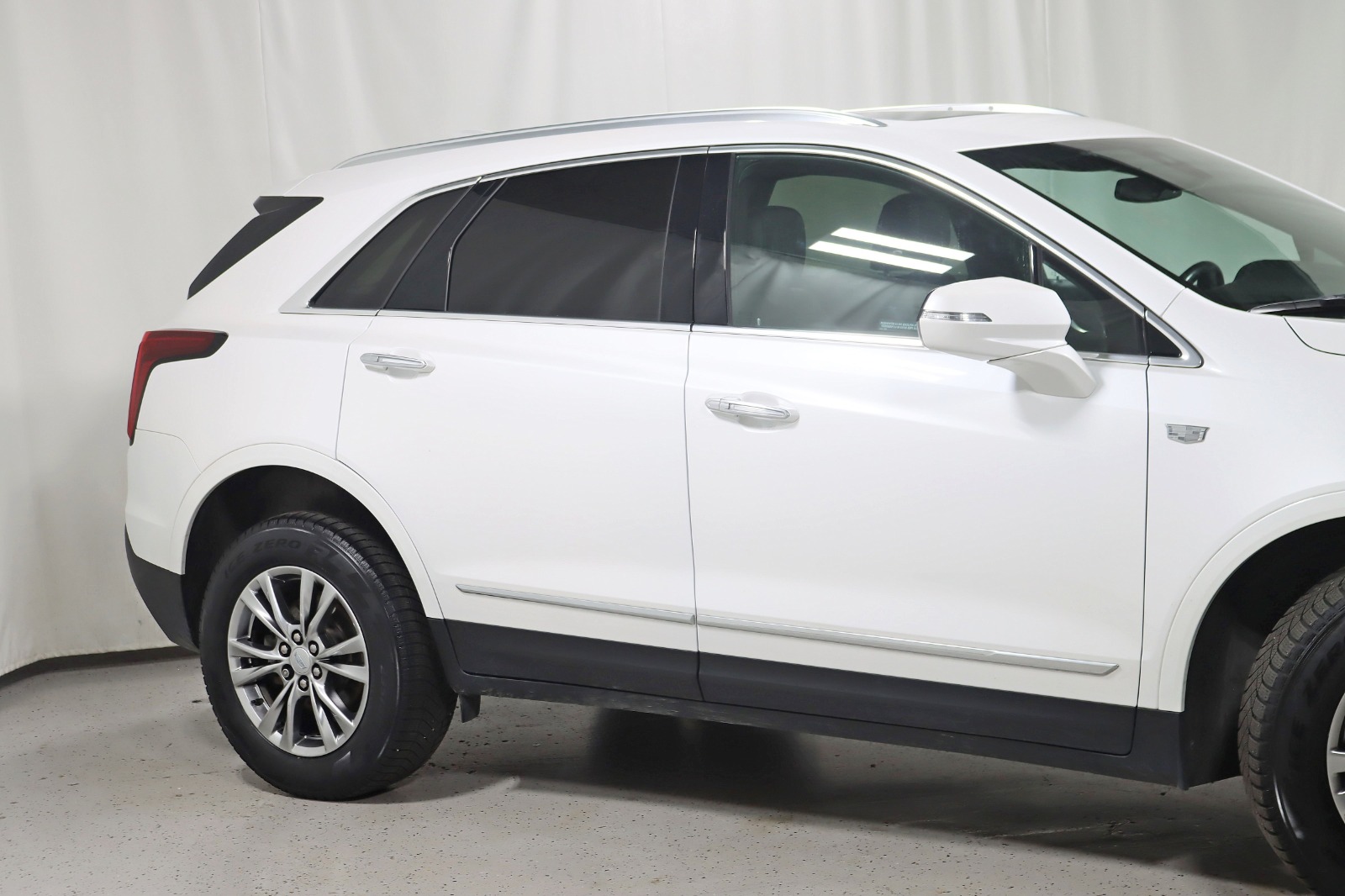 2021 CADILLAC XT5 - Image 4