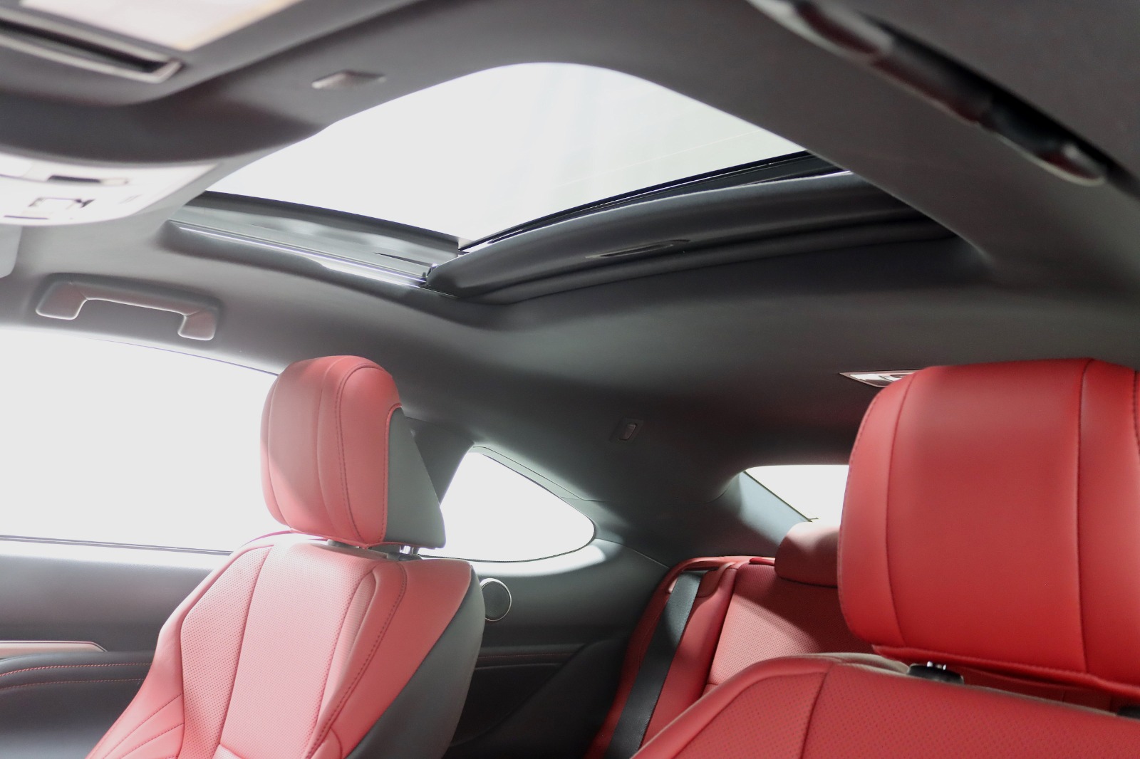 2022 LEXUS RC - Image 31