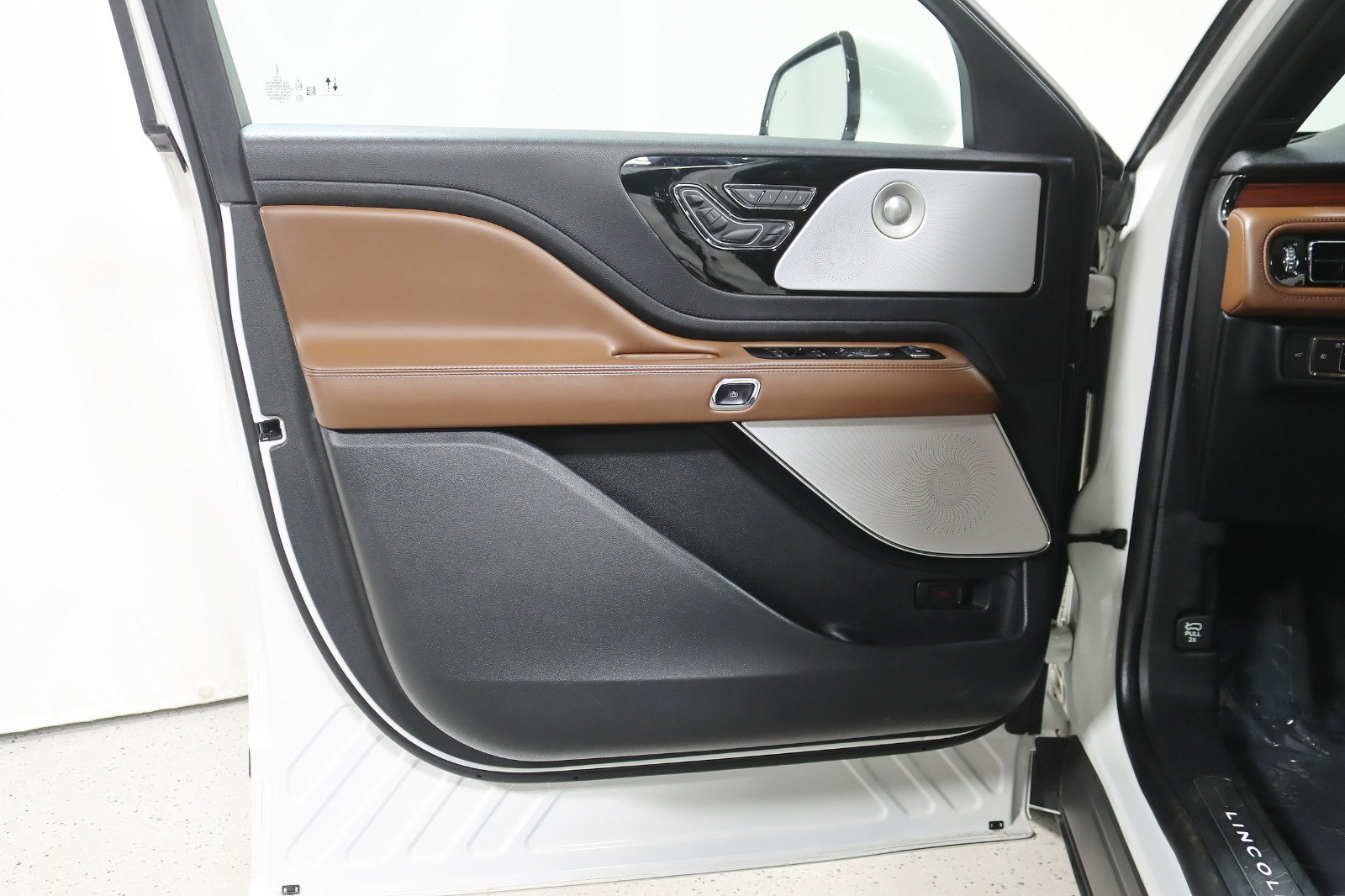 2021 LINCOLN AVIATOR - Image 35